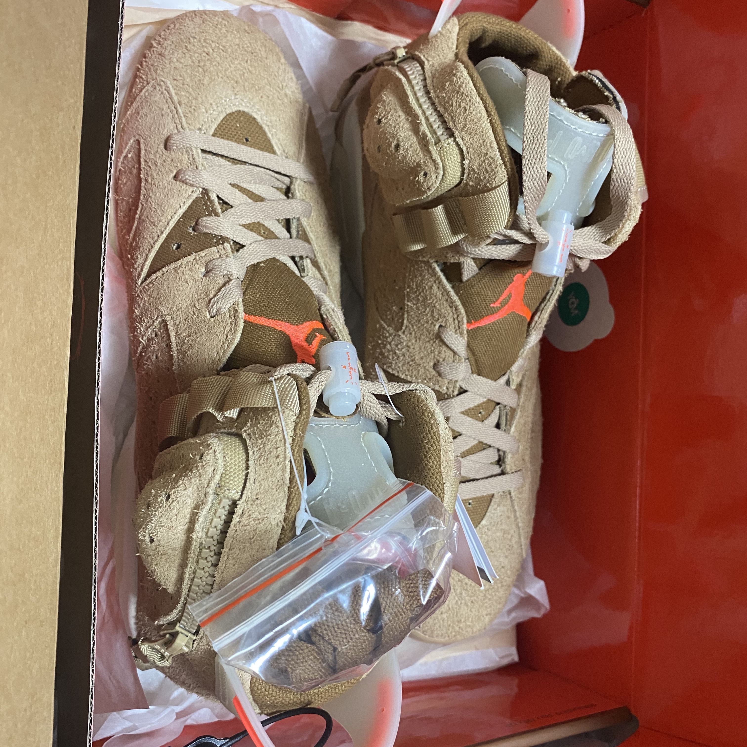 Jordan 6 x Travis Scott Retro SP British Khaki 착용 스타일