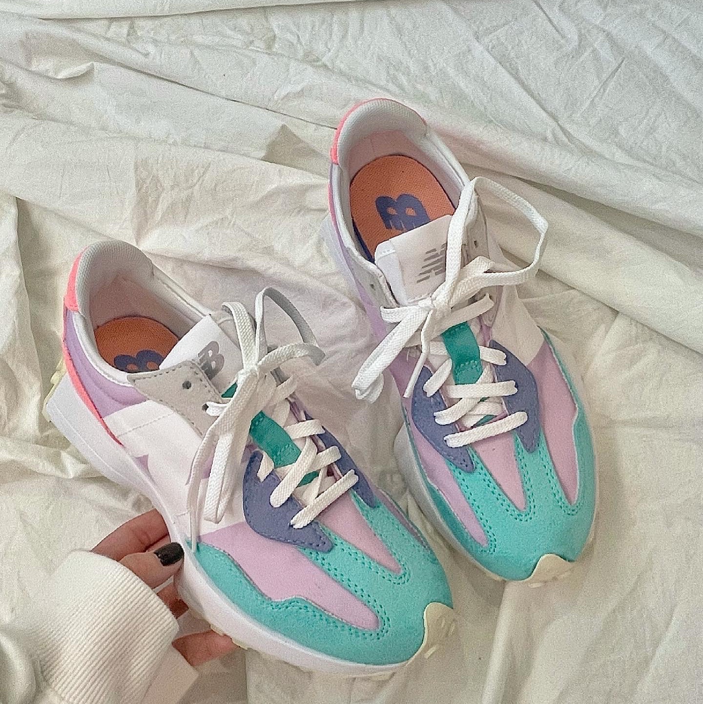 (W) New Balance 327 Summer Jade 착용 스타일 - 2