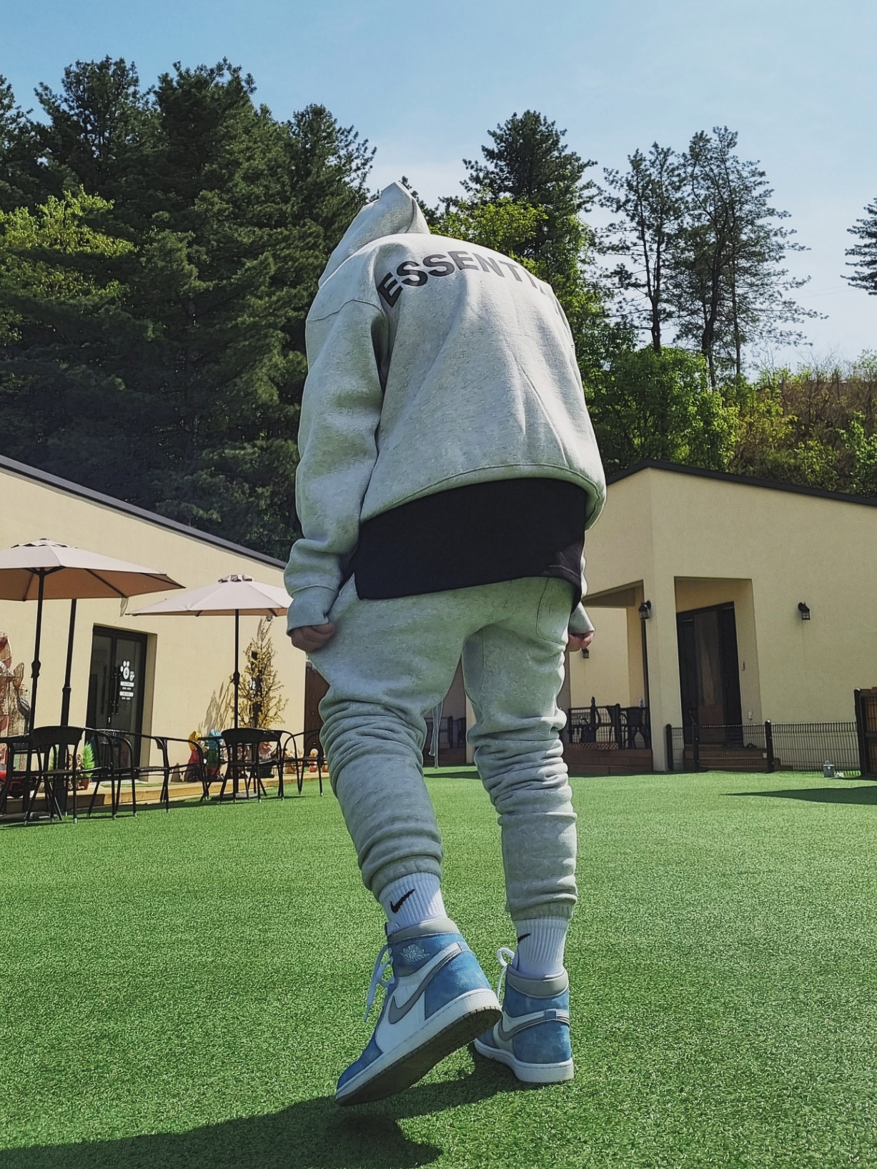 Essentials Sweatpants Heather Grey - 20FW, Jordan 1 Retro High OG Hyper Royal 착용 스타일
