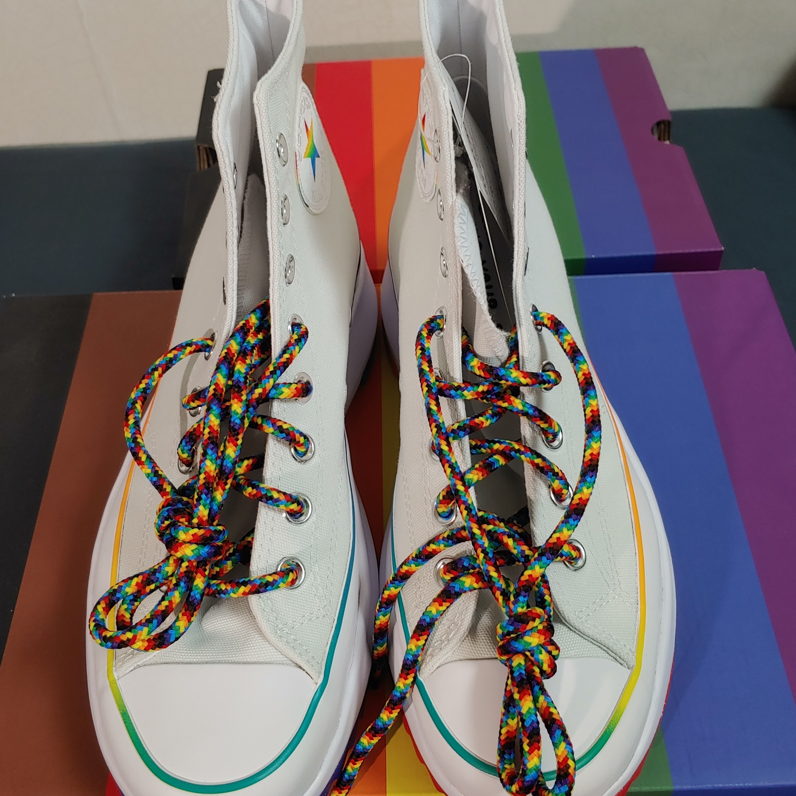 Converse Run Star Hike Hi Pride 착용 스타일 - 2