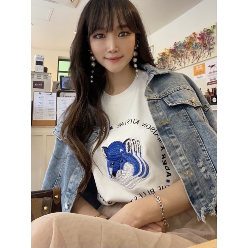 Golden Goose Superstar White Silver Heel Tab Sneakers, Maison Kitsune x Ader Error Triple Fox Head Logo T-Shirt Off White 착용 스타일 - 3