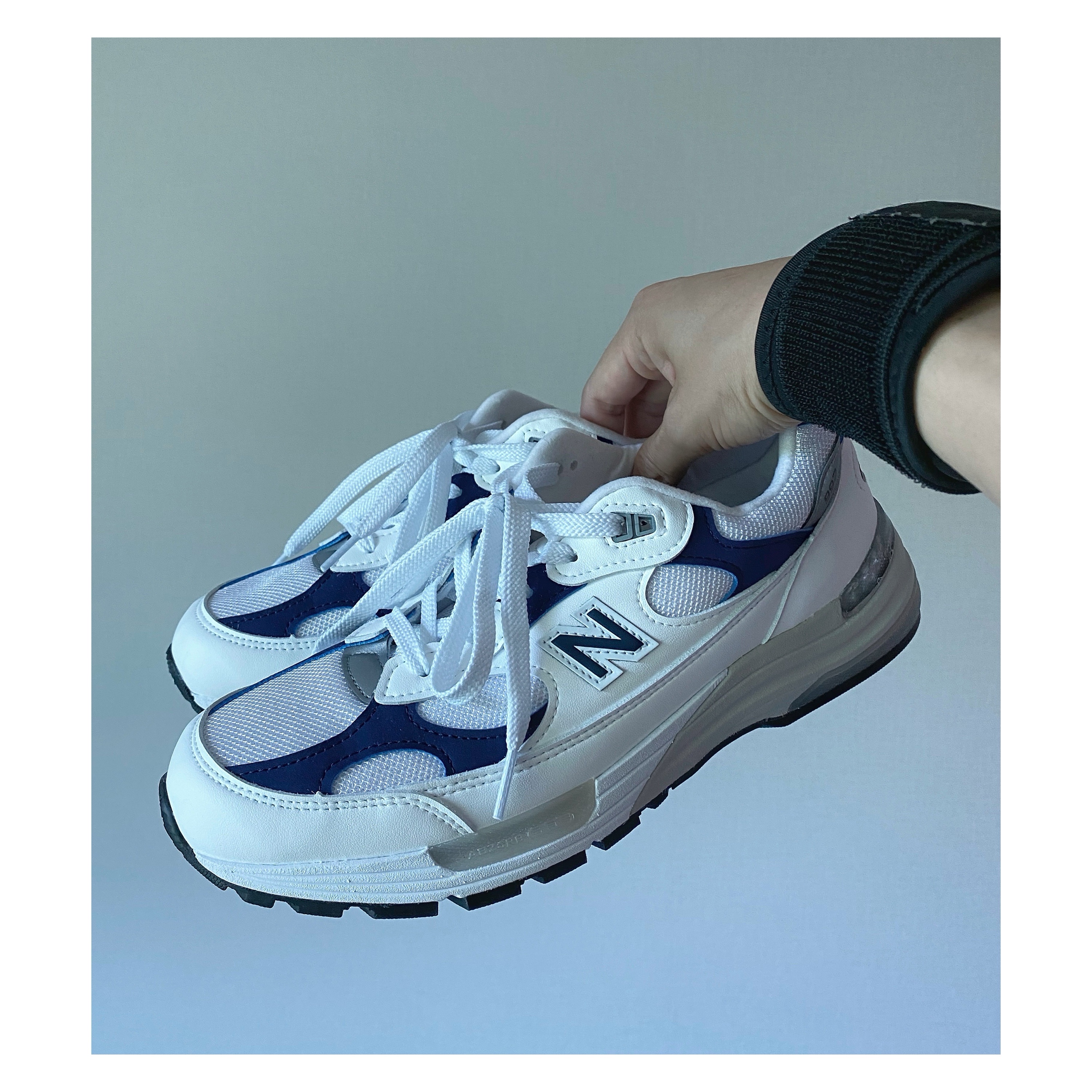 New Balance 992 Made in USA White Navy 착용 스타일