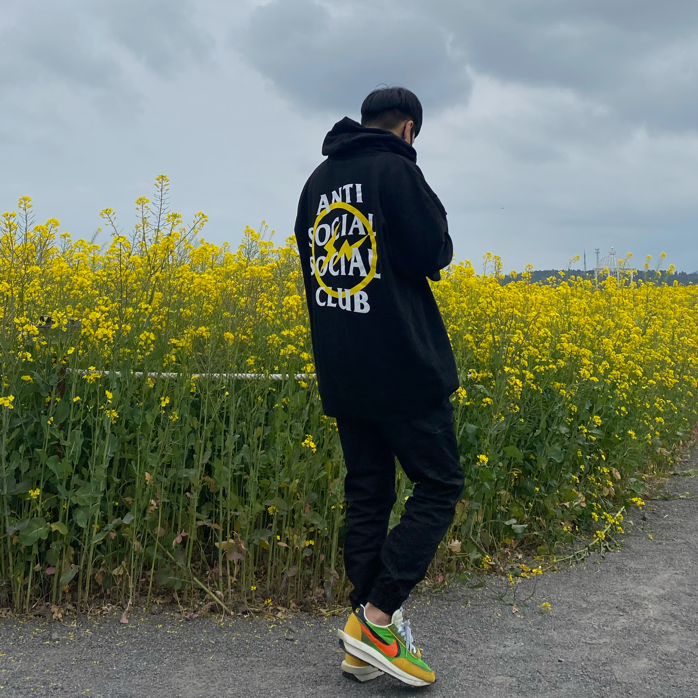 Nike x Sacai LDWaffle Green Multi, Anti Social Social Club x Fragment Bolt Hoodie Yellow 착용 스타일