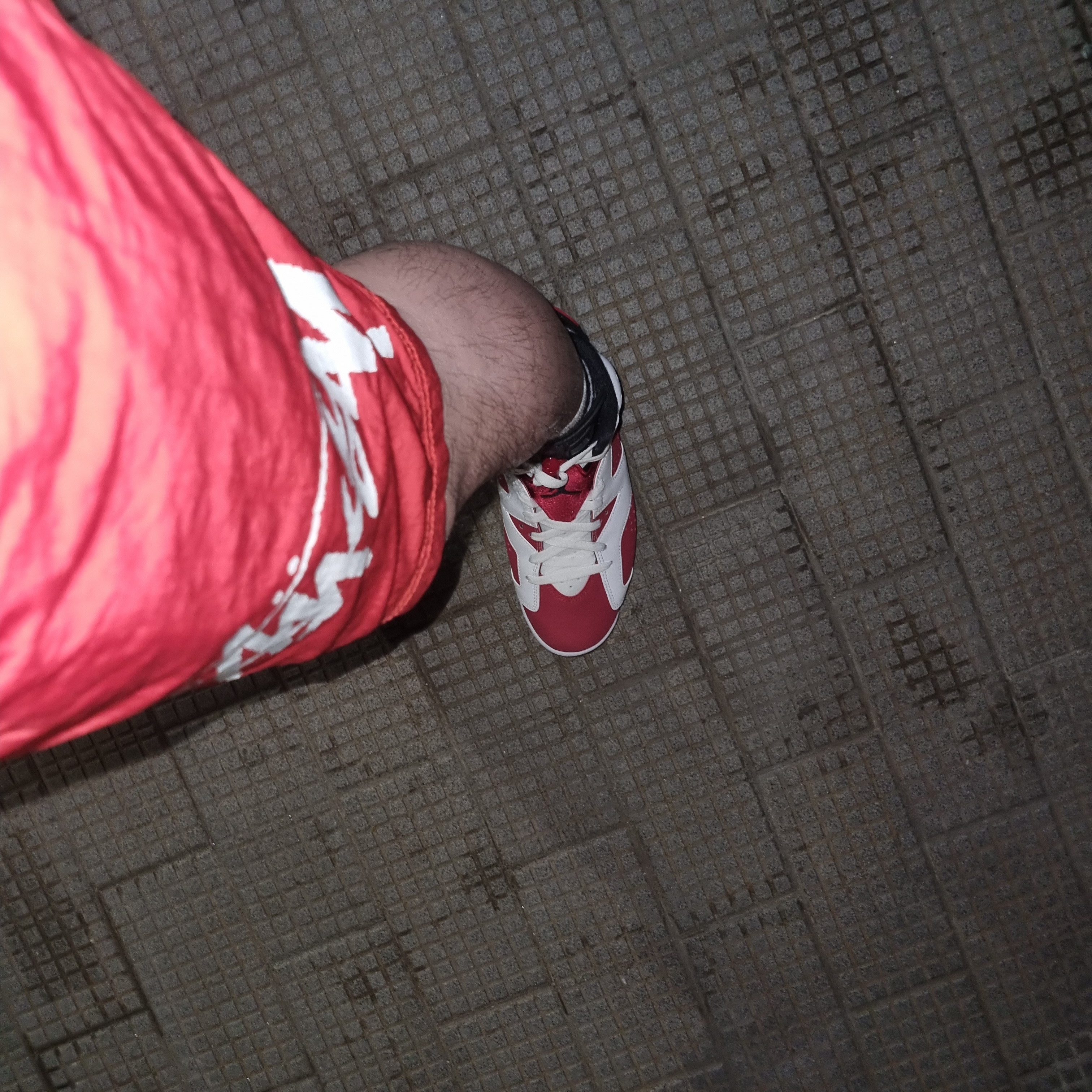 Jordan 6 Retro Carmine 2021, Nike x Stussy Water Shorts Habanero Red 착용 스타일 - 2