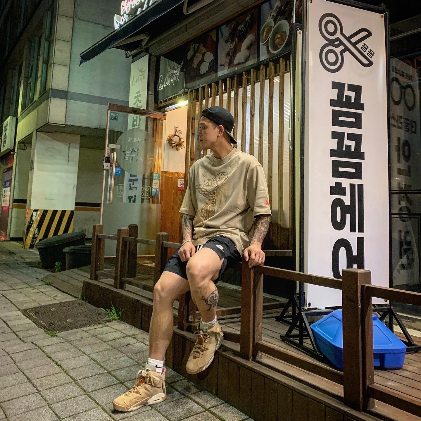 Jordan x Travis Scott S/S Top - Asia, Jordan 6 x Travis Scott Retro SP British Khaki 착용 스타일