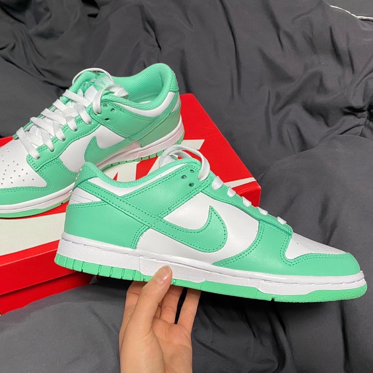(W) Nike Dunk Low Green Glow 착용 스타일 - 2