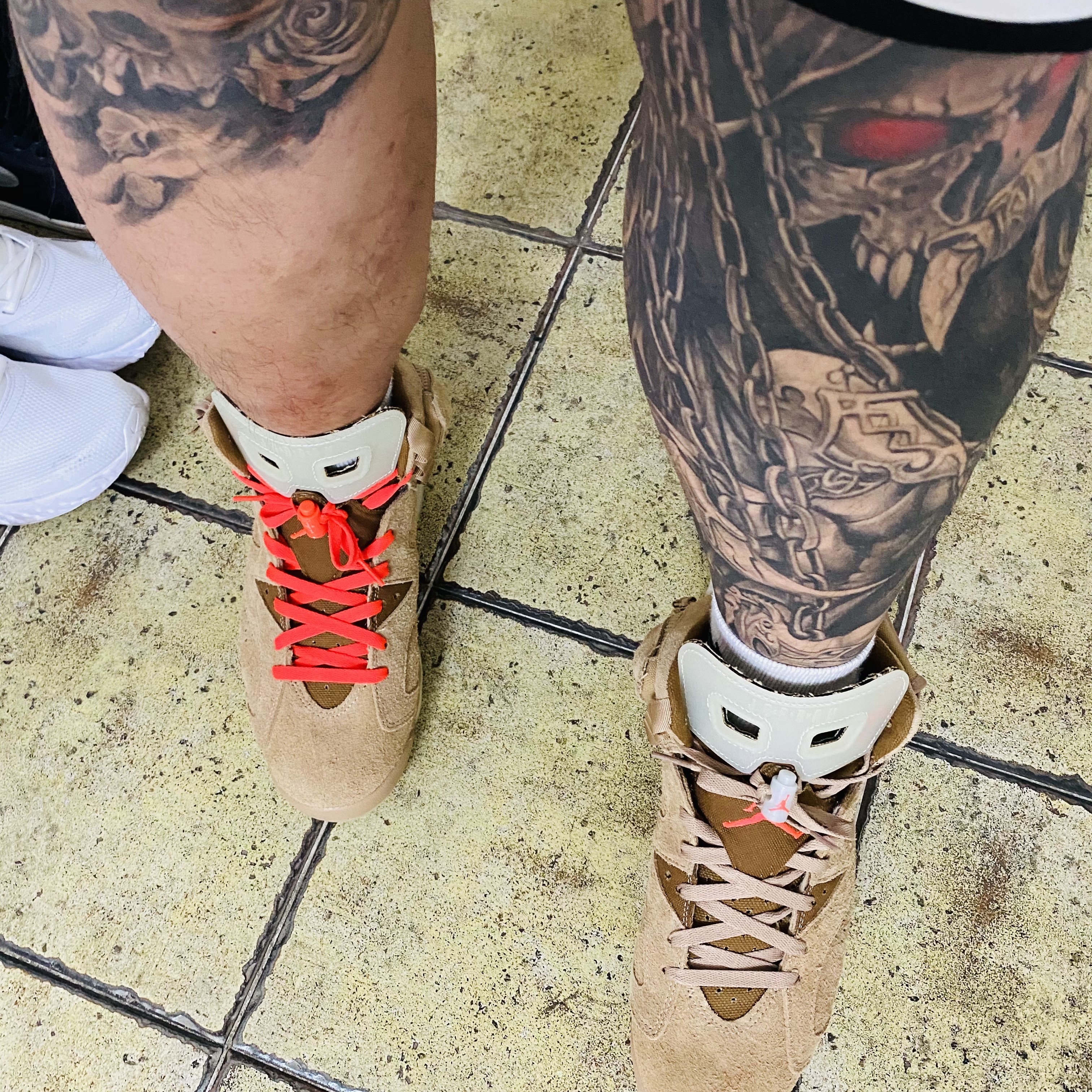 Jordan 6 x Travis Scott Retro SP British Khaki 착용 스타일 - 1