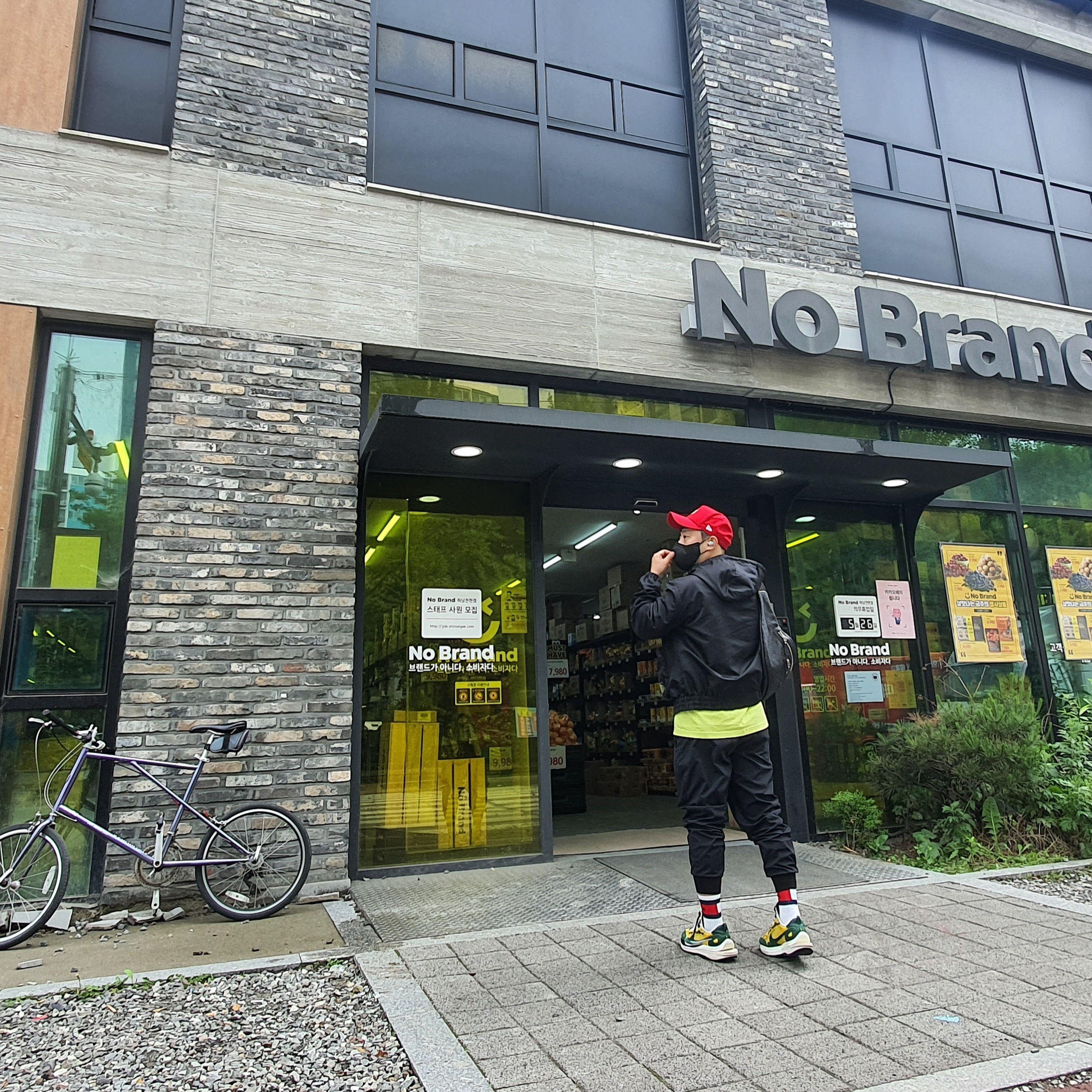 Nike x Sacai VaporWaffle Tour Yellow & Gorge Green Sail 착용 스타일