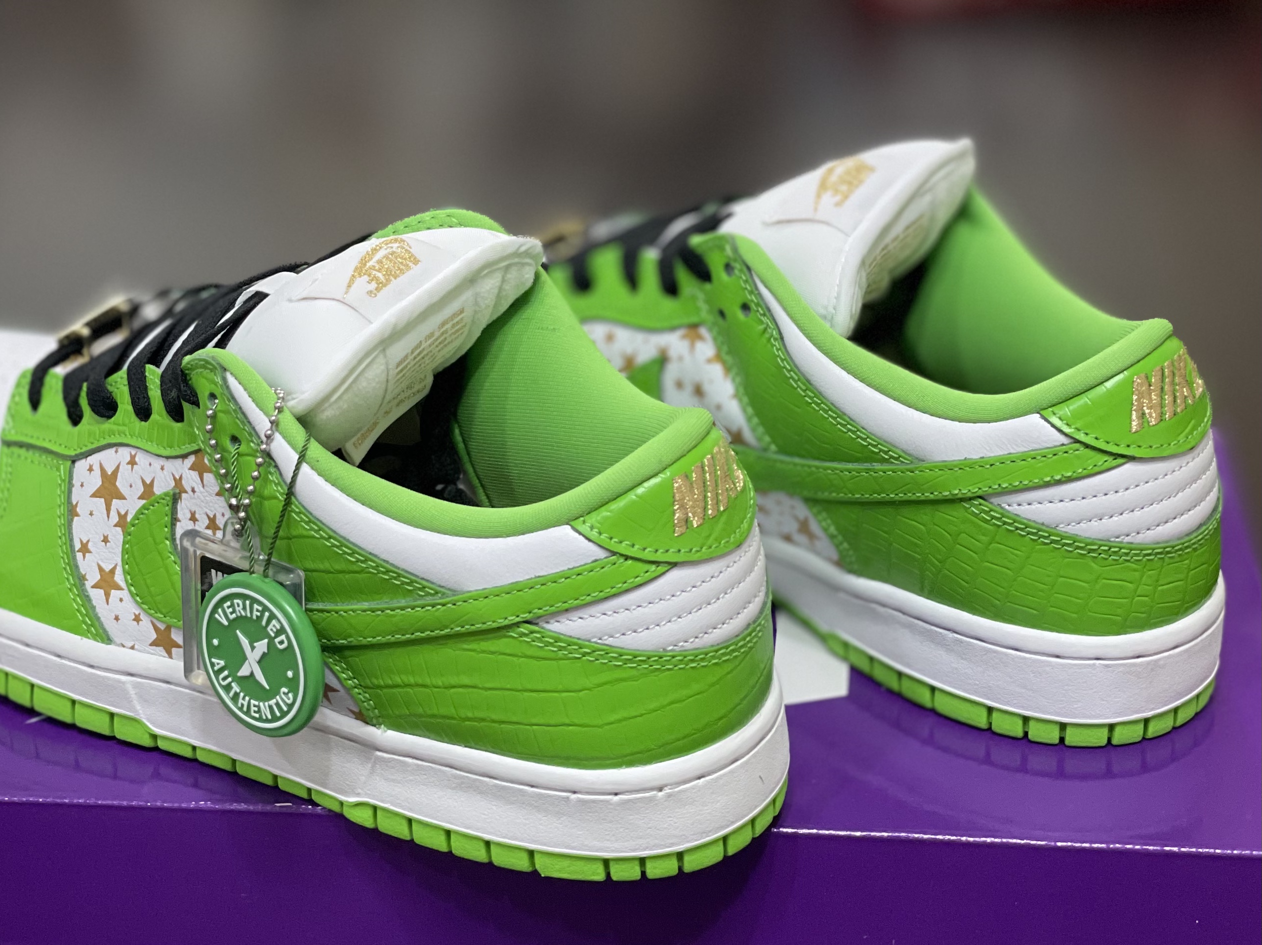 Nike x Supreme SB Dunk Low Mean Green 착용 스타일 - 5