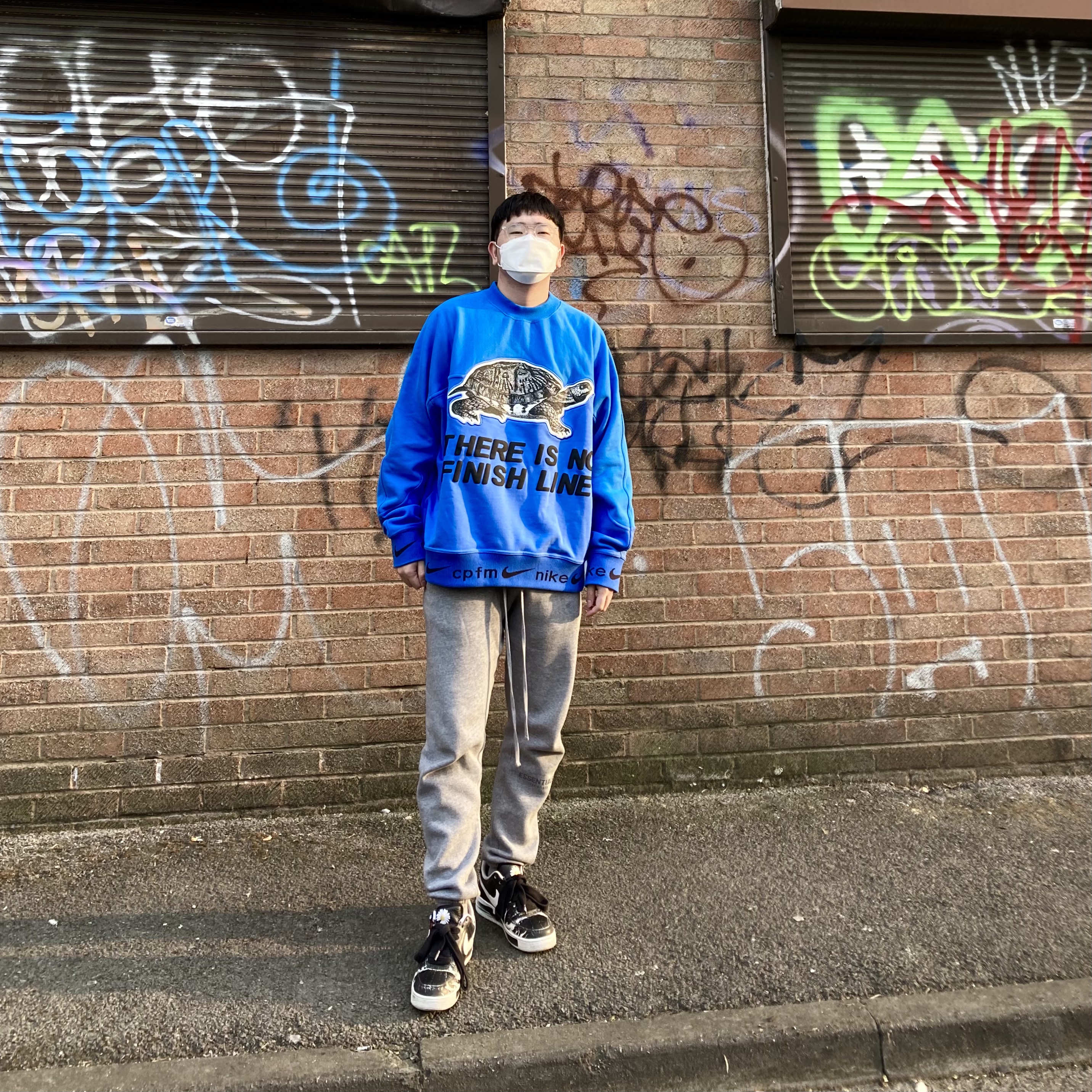 Nike x Peaceminusone Air Force 1 Low Para-Noise, Nike x Cactus Plant Flea Market Fleece Crewneck Blue 착용 스타일 - 1
