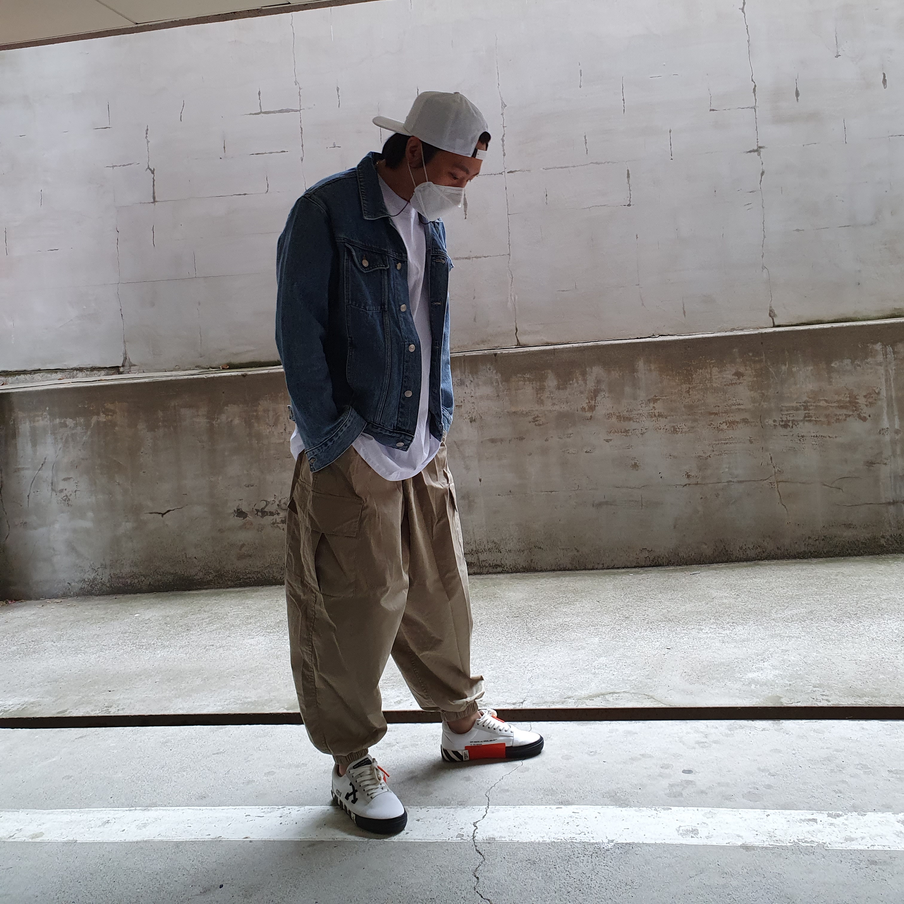 (W) Off-White Arrow Low Vulcanized Sneakers White 착용 스타일