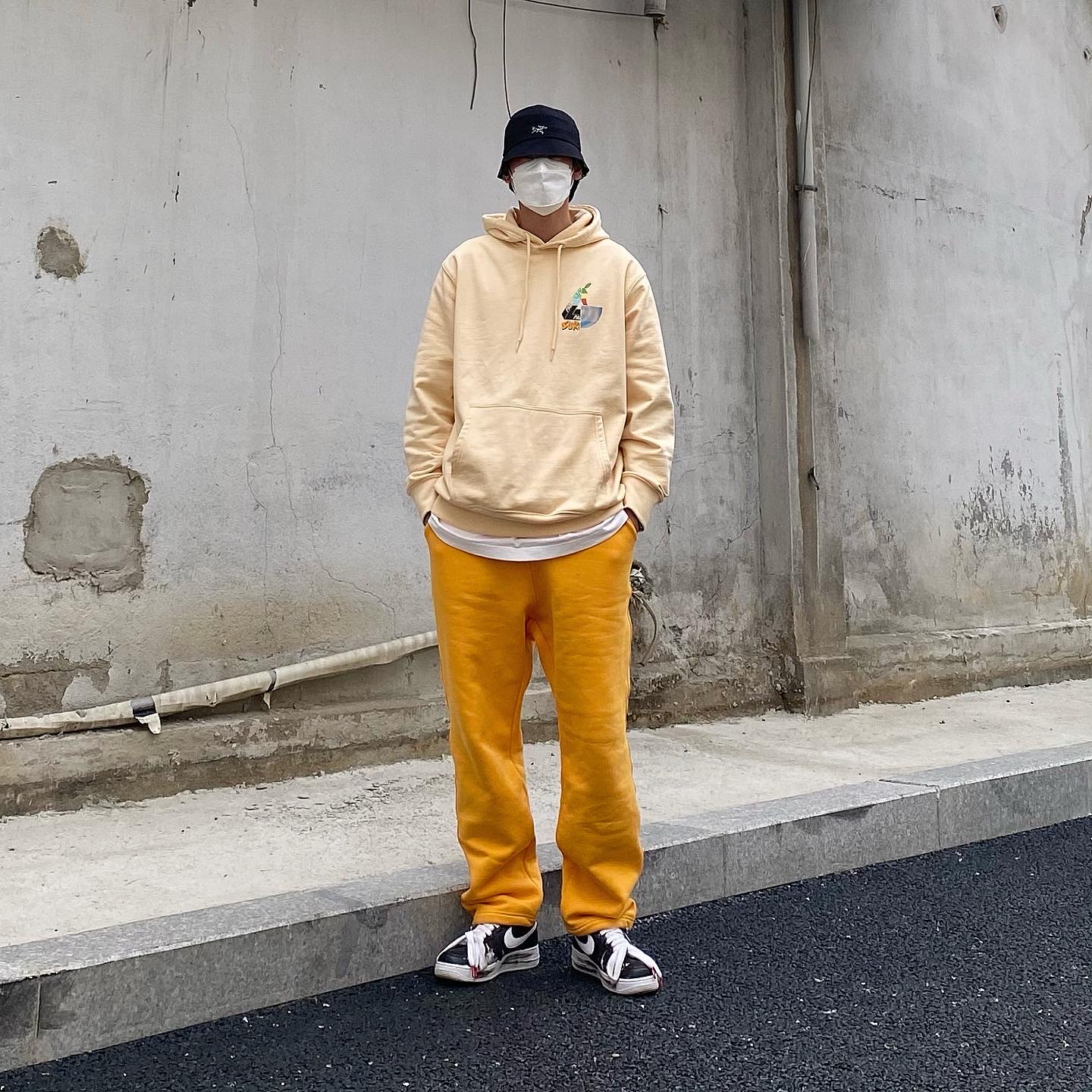 Palace Mix Up Hood Yellow - 21SS, Palace x Arc'teryx Sinsolo Hat Black - 20FW 착용 스타일 - 3