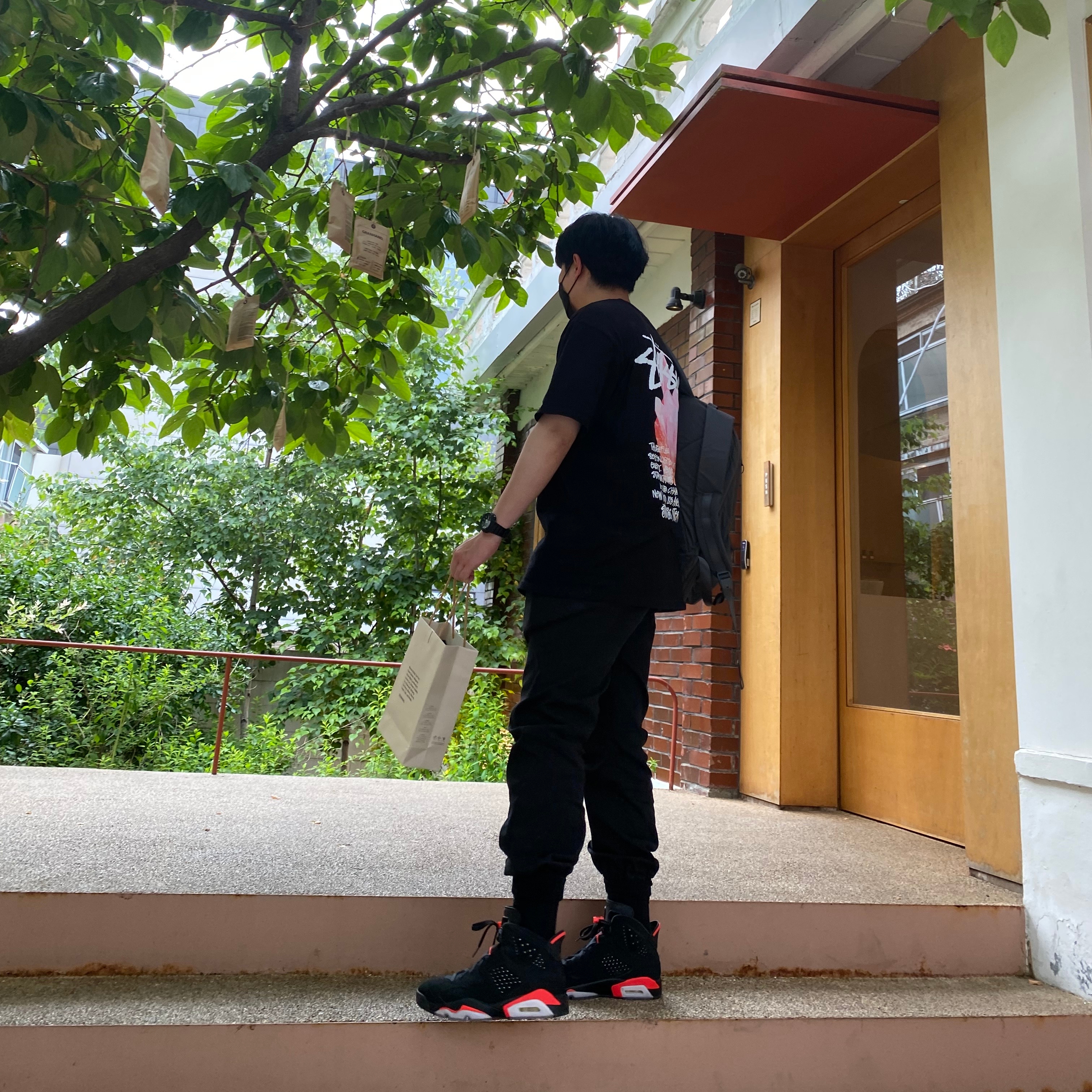 Jordan 6 Retro Infrared 2019, Stussy Reflection T-Shirt Black 착용 스타일 - 2