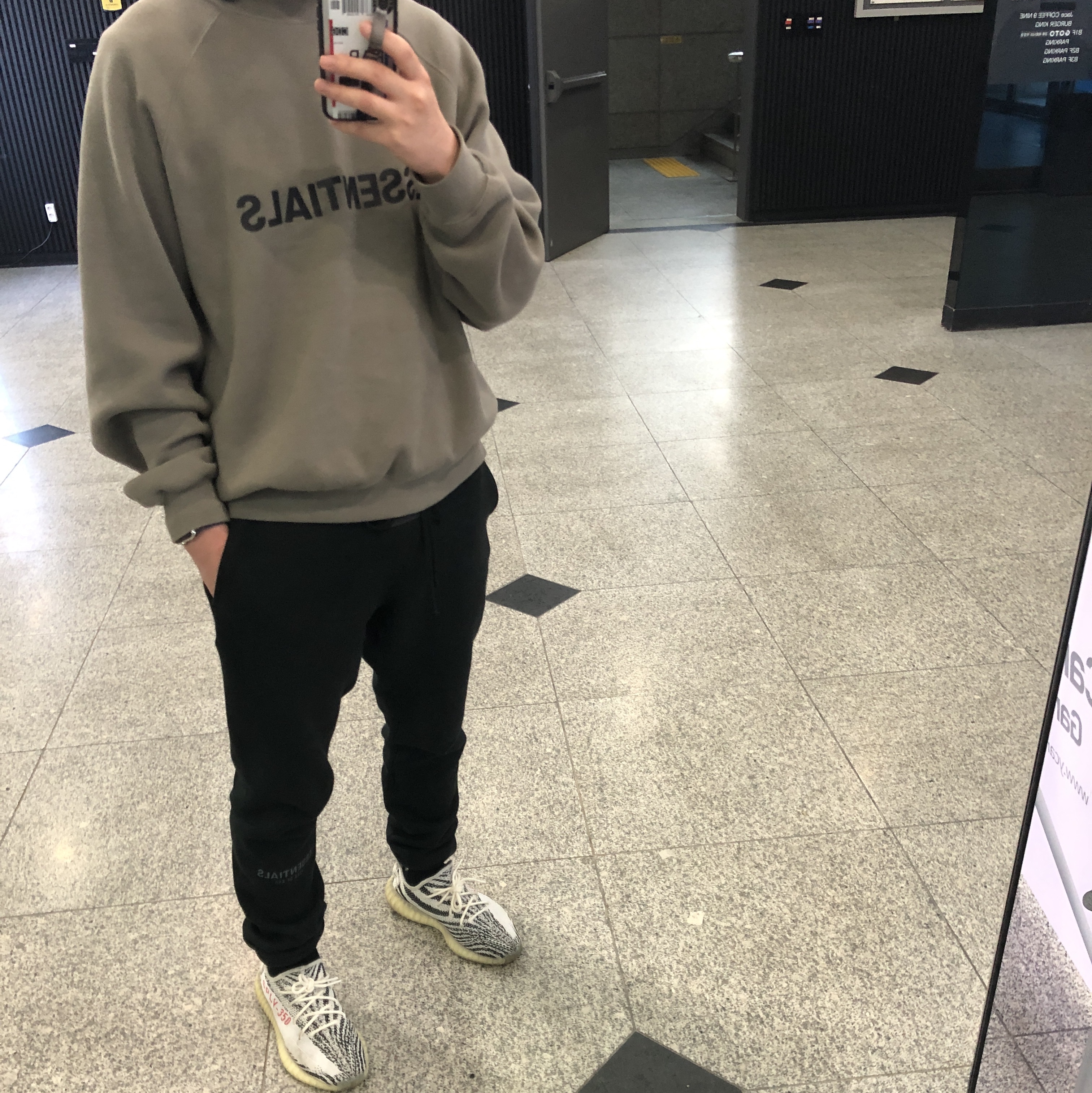Adidas Yeezy Boost 350 V2 Zebra 2017/2019/2020, Essentials Sweatpants Black - 21SS 착용 스타일