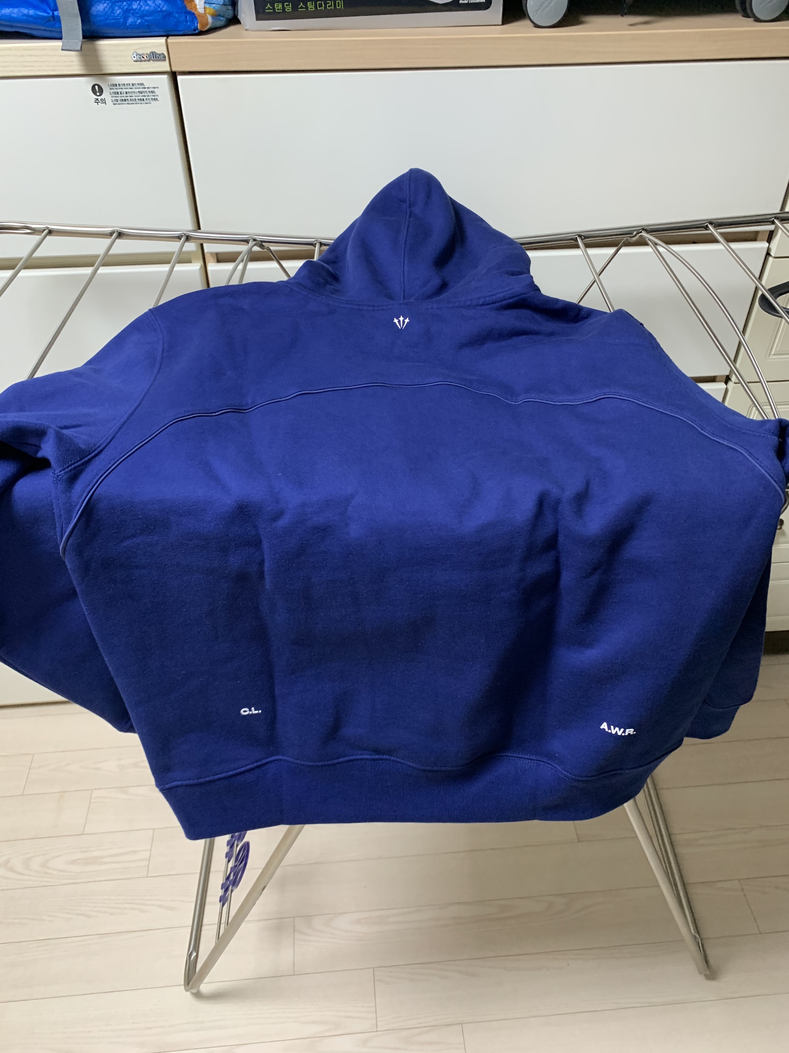 Nike x Drake Nocta Cardinal Stock Essential Hoodie Navy - US/EU 착용 스타일 - 2
