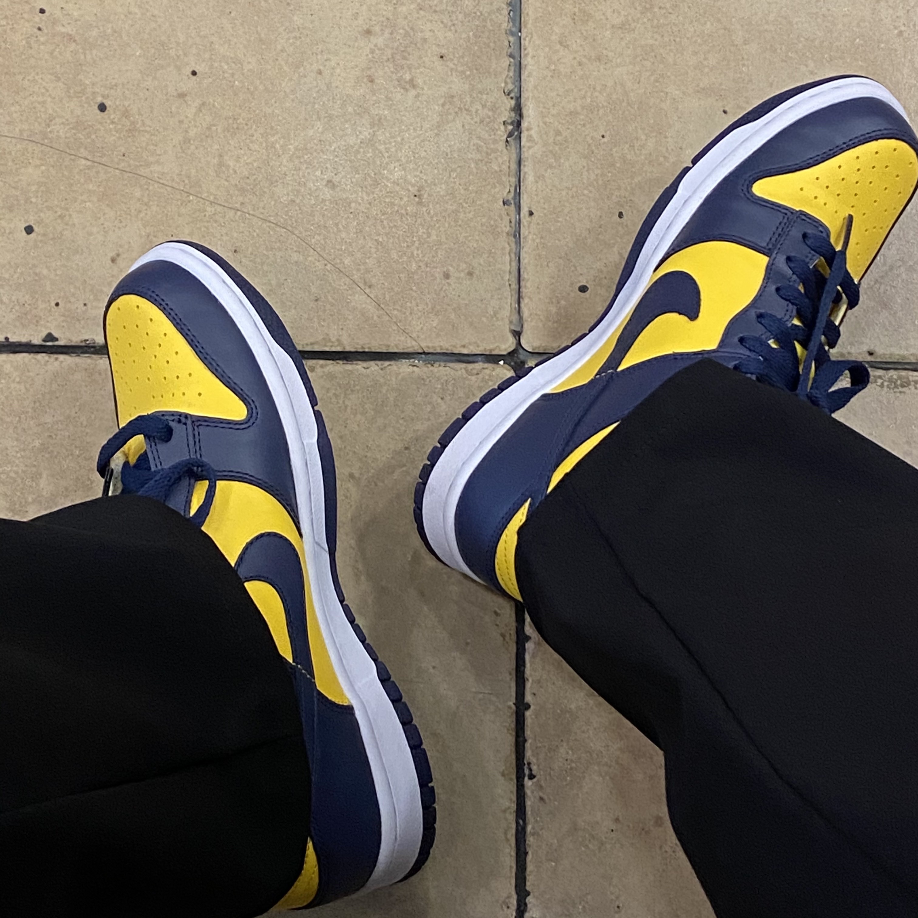 (GS) Nike Dunk Low Varsity Maize 착용 스타일 - 2