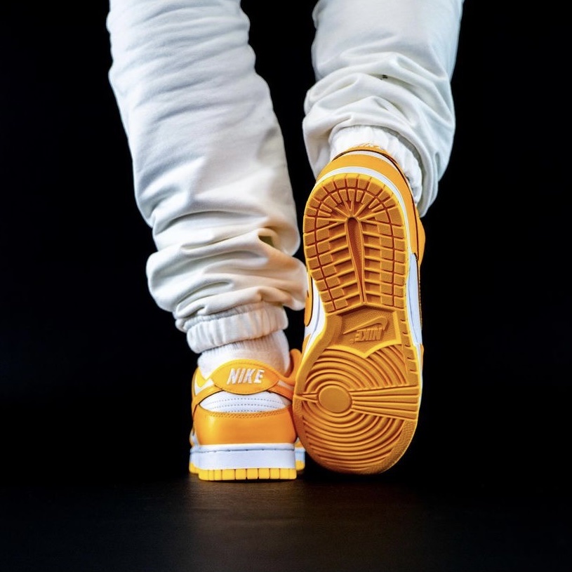 (W) Nike Dunk Low Laser Orange 착용 스타일 - 5