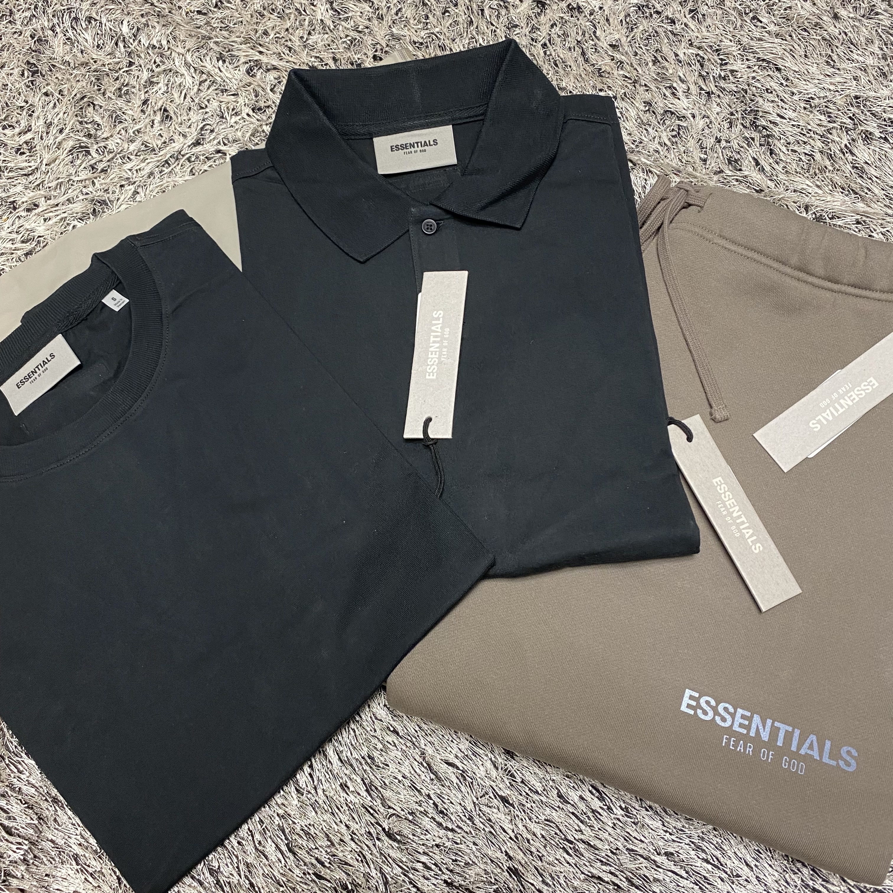 Essentials Sweatshorts Taupe - 21SS, Essentials Short Sleeve Polo Black - 21SS 착용 스타일