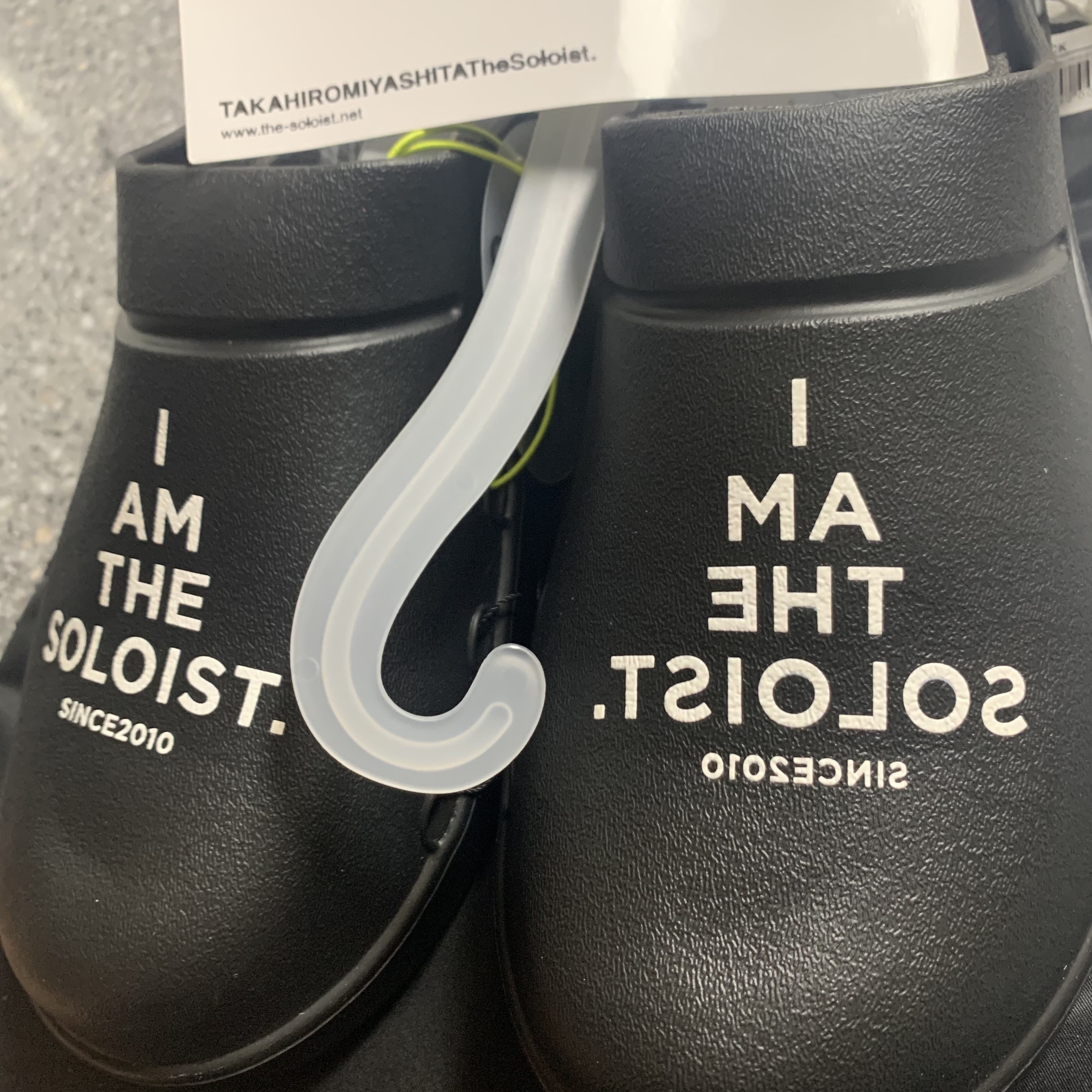 Oofos x Takahiromiyashita The Soloist Signature Clog Black White 착용 스타일