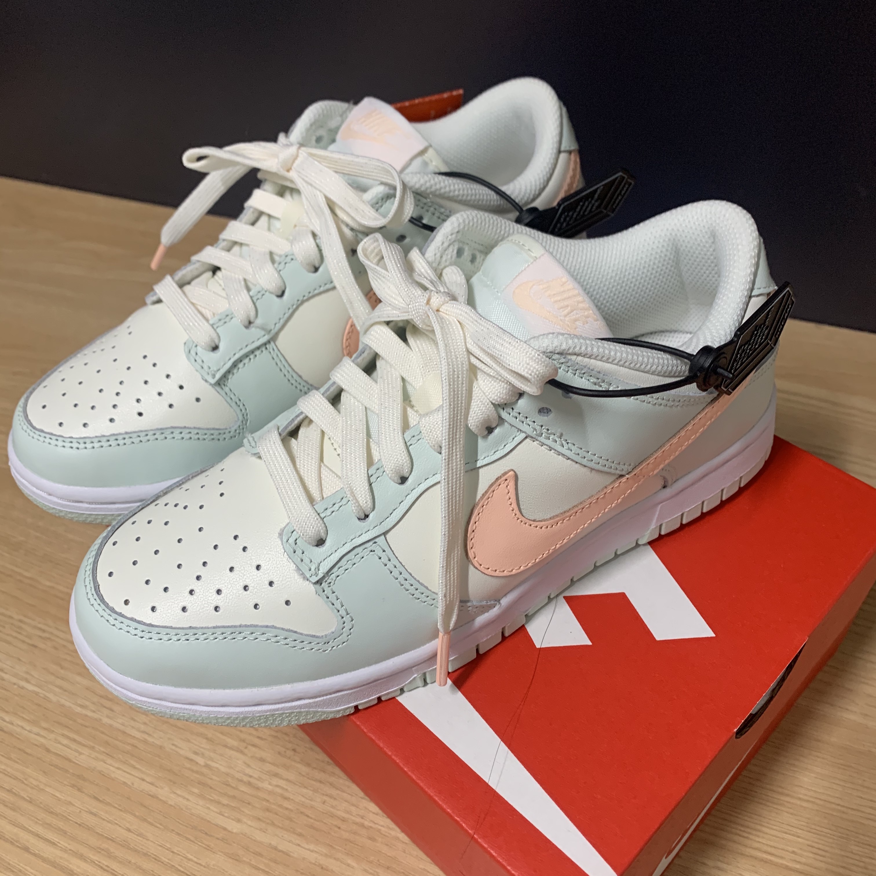 (W) Nike Dunk Low Barely Green 착용 스타일 - 1