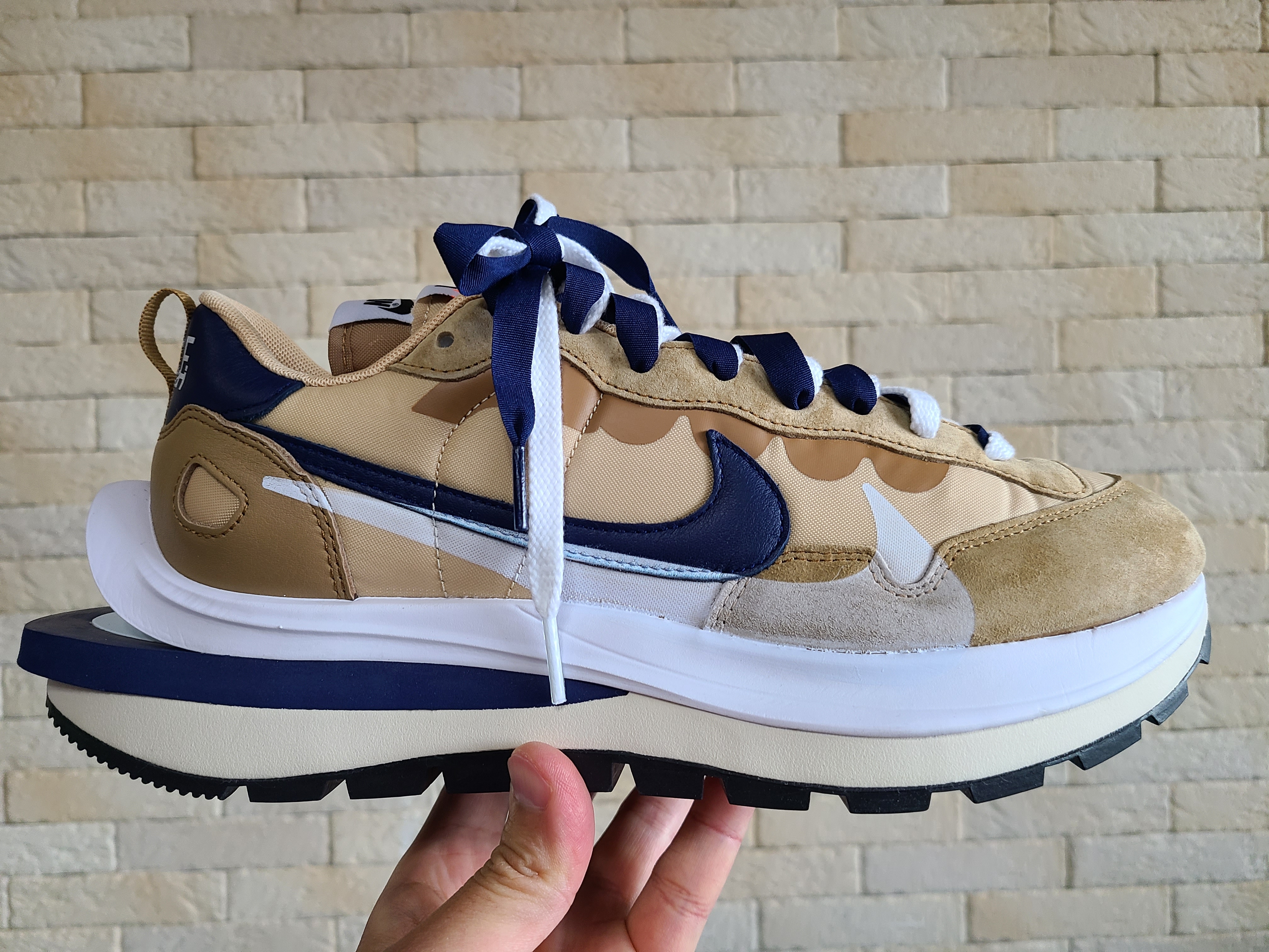 Nike x Sacai VaporWaffle Sesame and Blue Void 착용 스타일 - 2