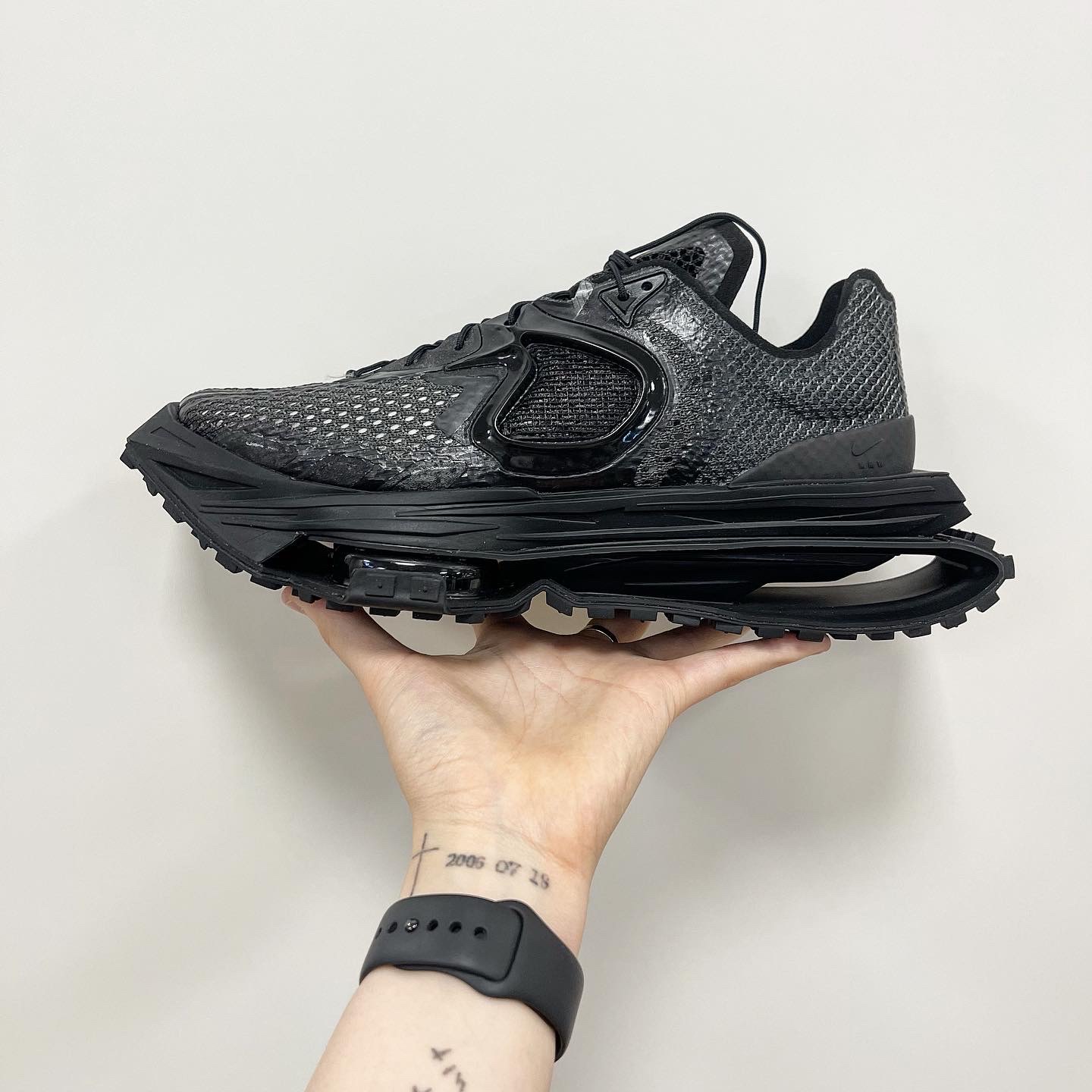 Nike x Matthew M Williams Zoom 004 Triple Black 착용 스타일 - 1