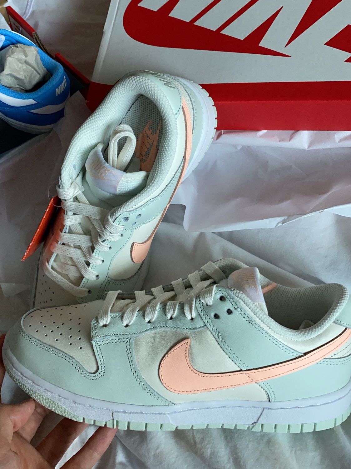 (W) Nike Dunk Low Barely Green 착용 스타일 - 1