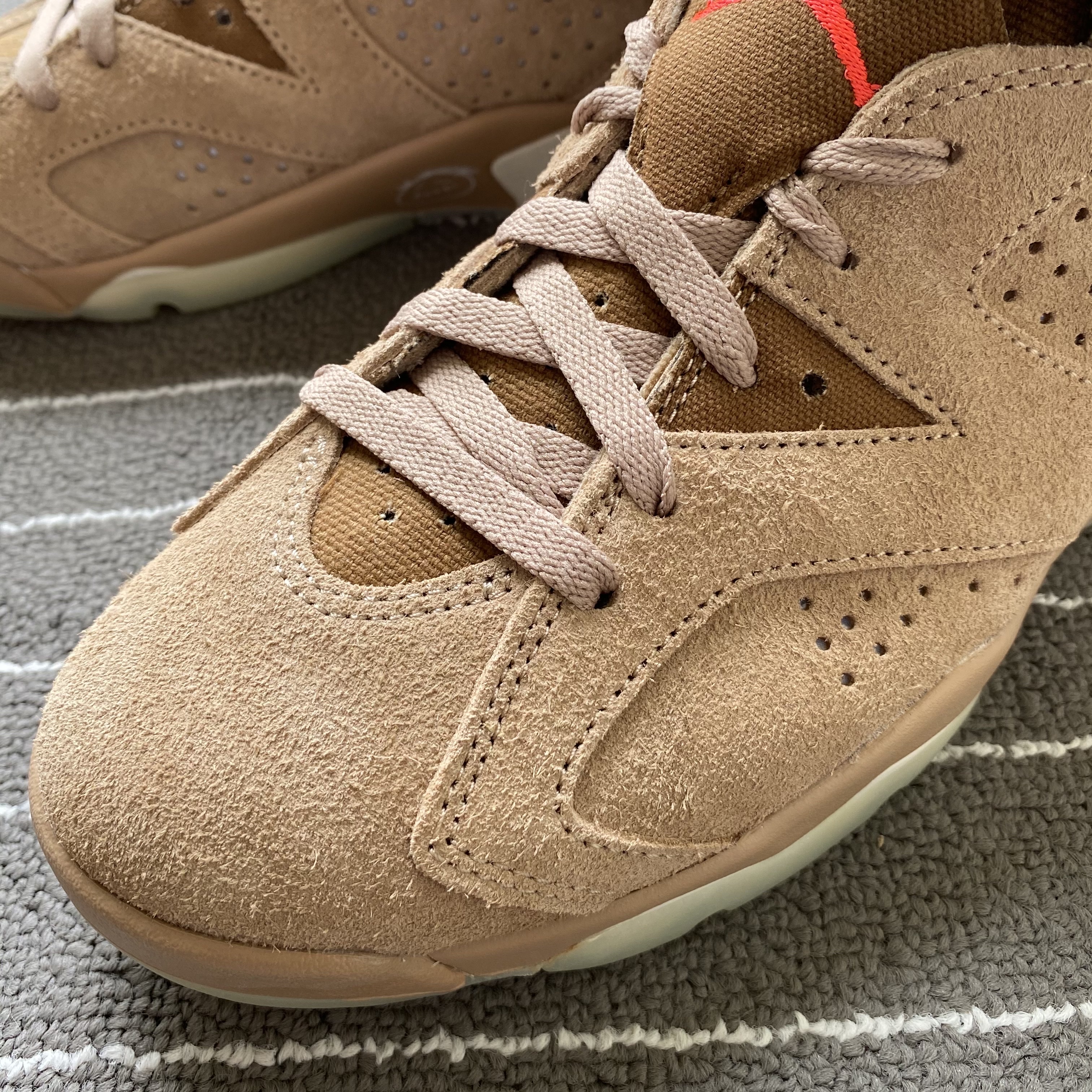 Jordan 6 x Travis Scott Retro SP British Khaki 착용 스타일 - 3