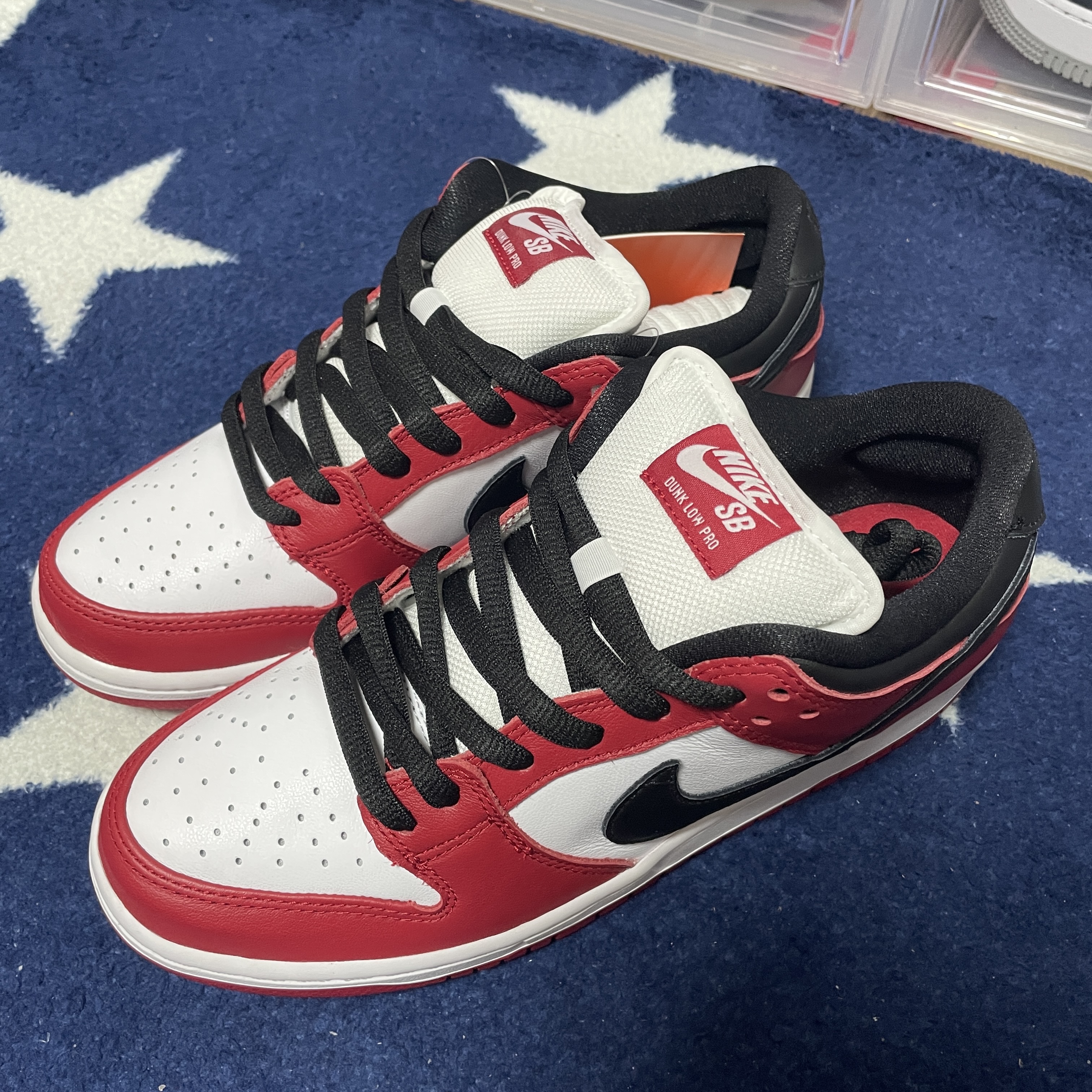 Nike SB Dunk Low Pro Chicago 착용 스타일 - 1