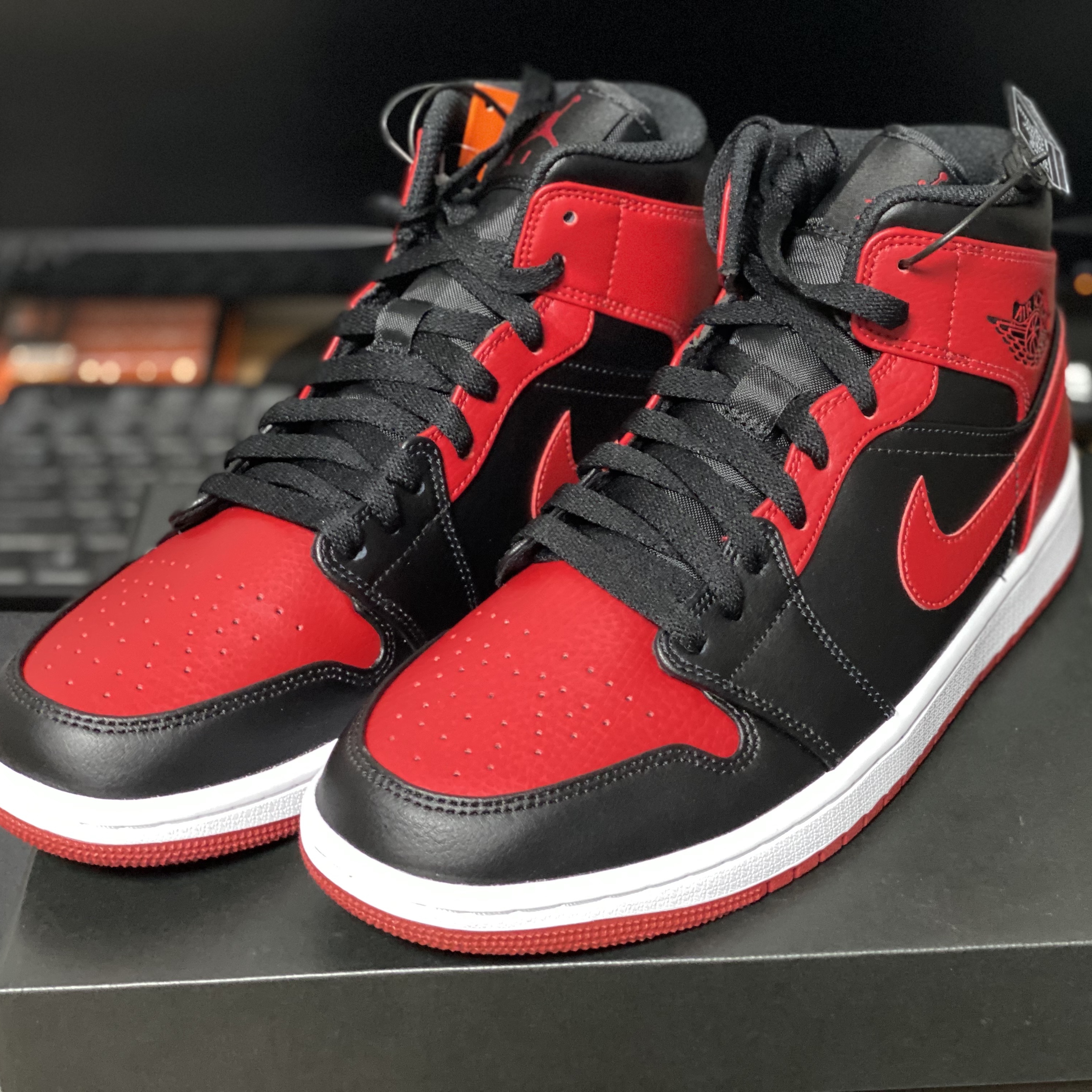 Jordan 1 Mid Bred Banned 2020 착용 스타일 - 1
