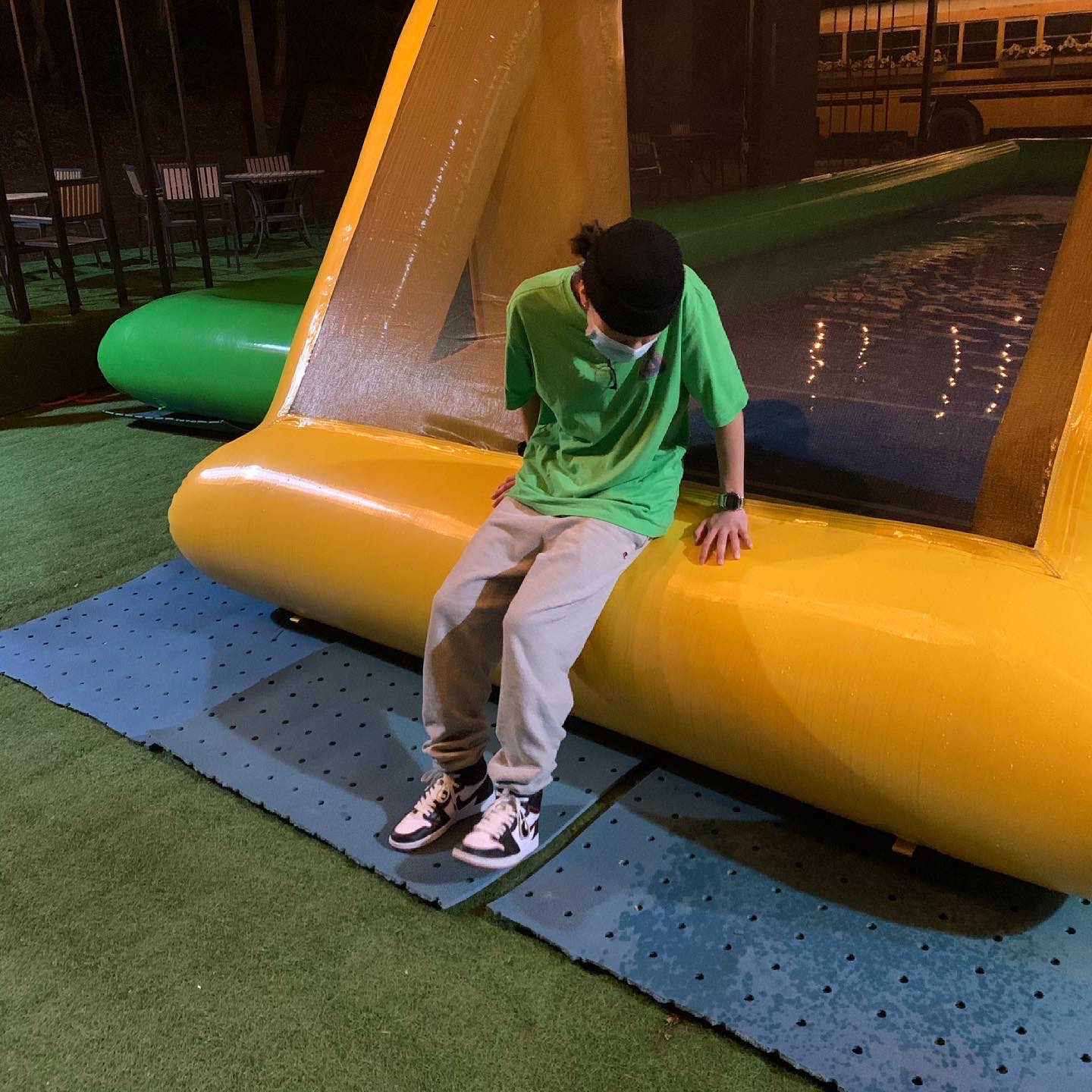 Palace Tri-Ferg Colour Blur T-Shirt Light Lime - 20FW, Jordan 1 Retro High OG Bloodline 착용 스타일 - 3