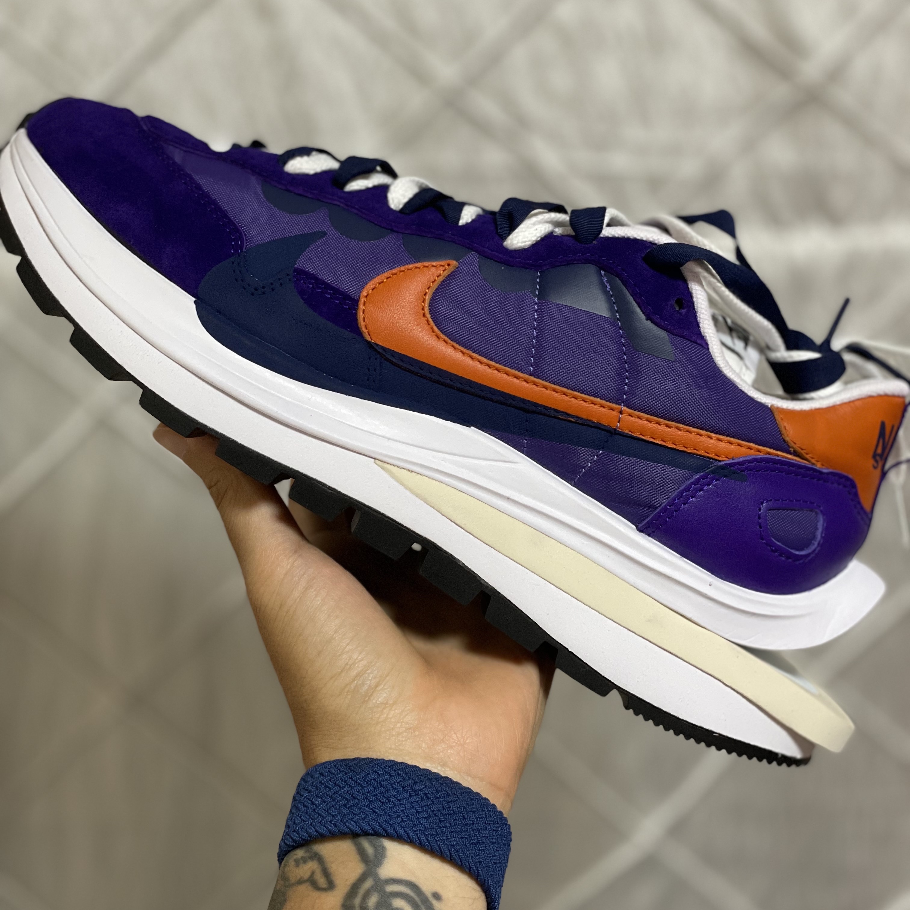 Nike x Sacai VaporWaffle Dark Iris 착용 스타일 - 2