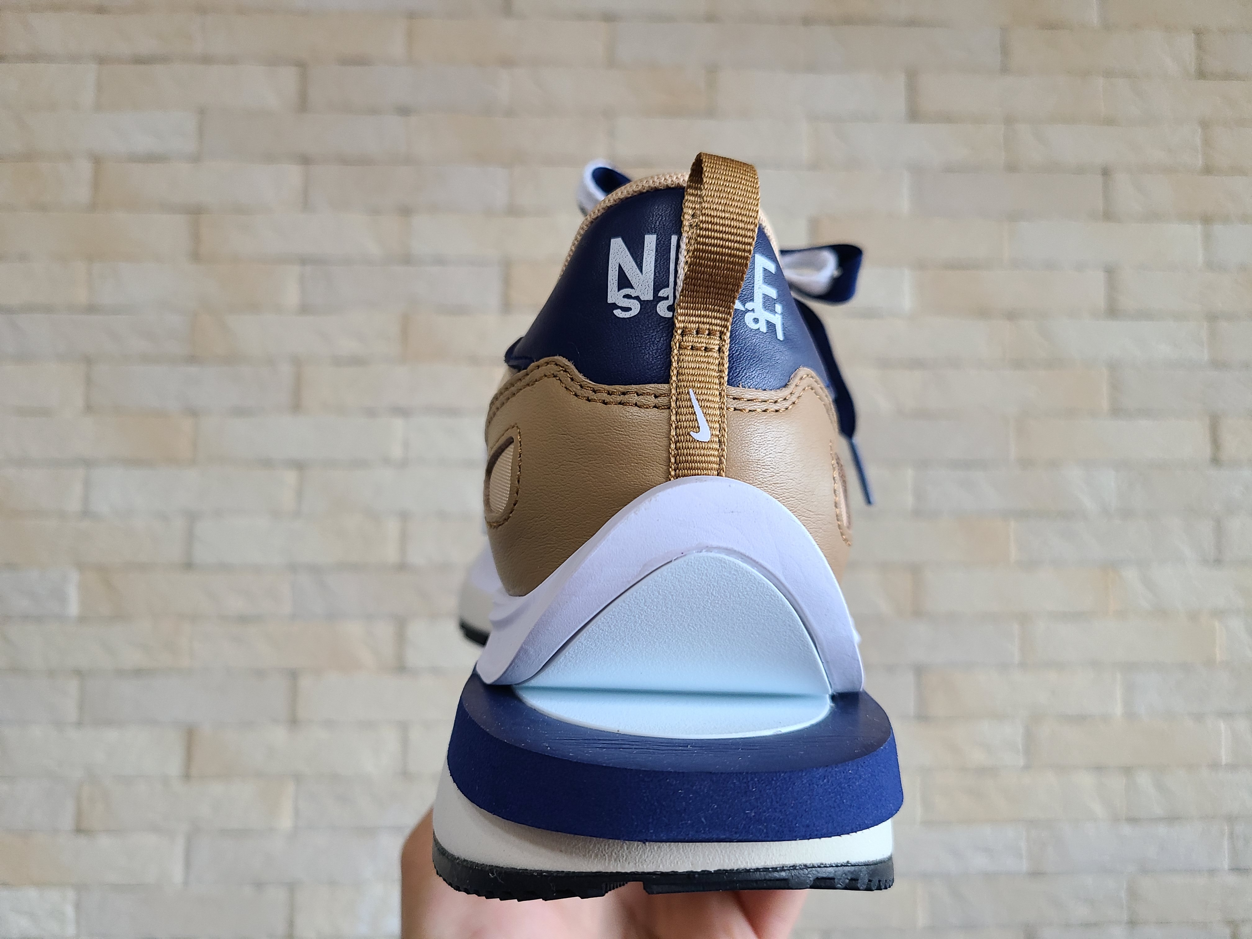 Nike x Sacai VaporWaffle Sesame and Blue Void 착용 스타일 - 4