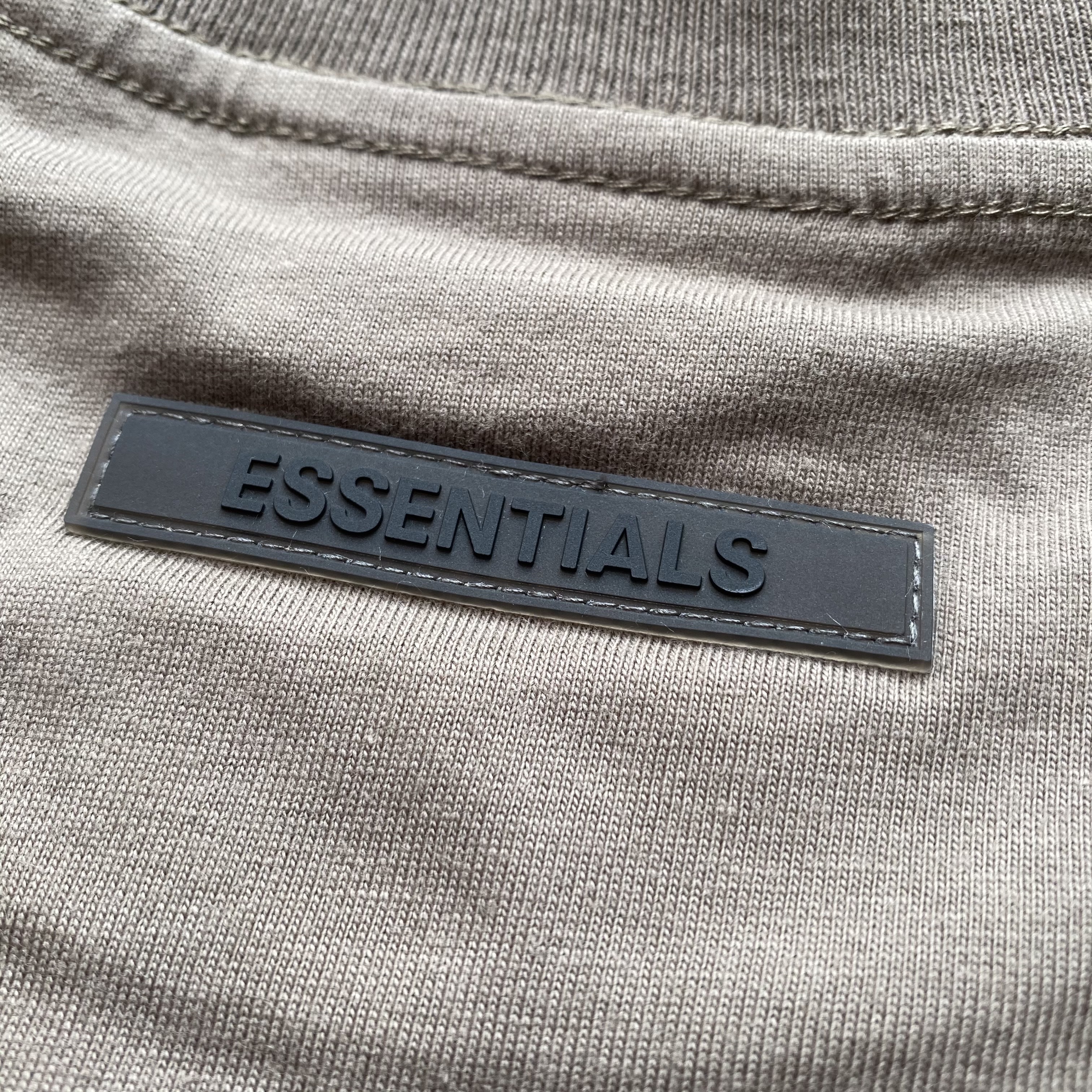 Essentials T-Shirt Taupe - 21SS 착용 스타일 - 3