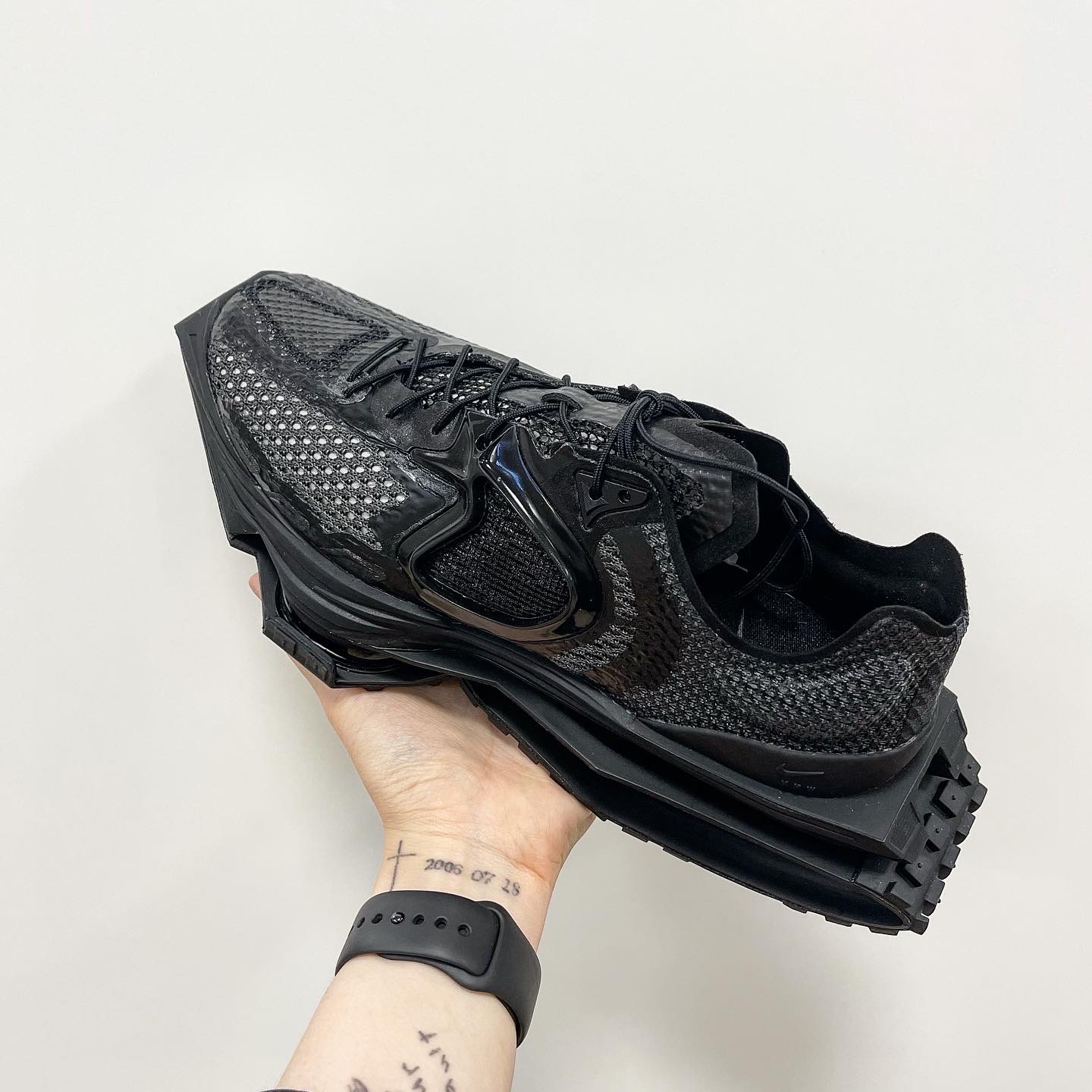 Nike x Matthew M Williams Zoom 004 Triple Black 착용 스타일 - 2