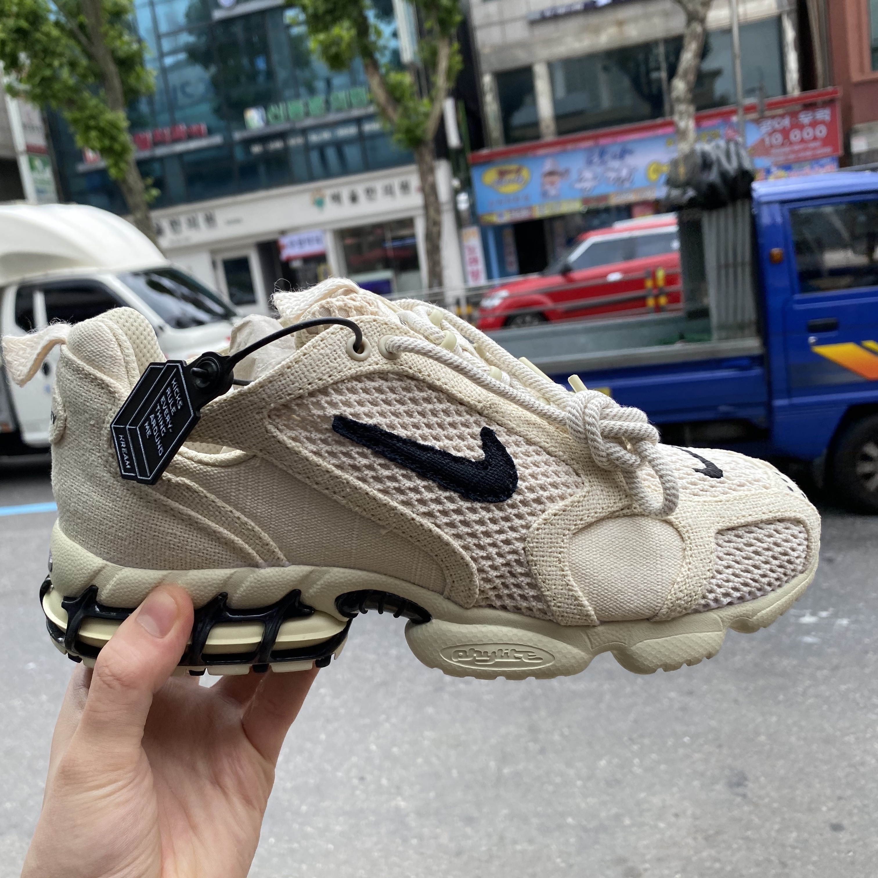 Nike x Stussy Air Zoom Spiridon Cage 2 Fossil 착용 스타일