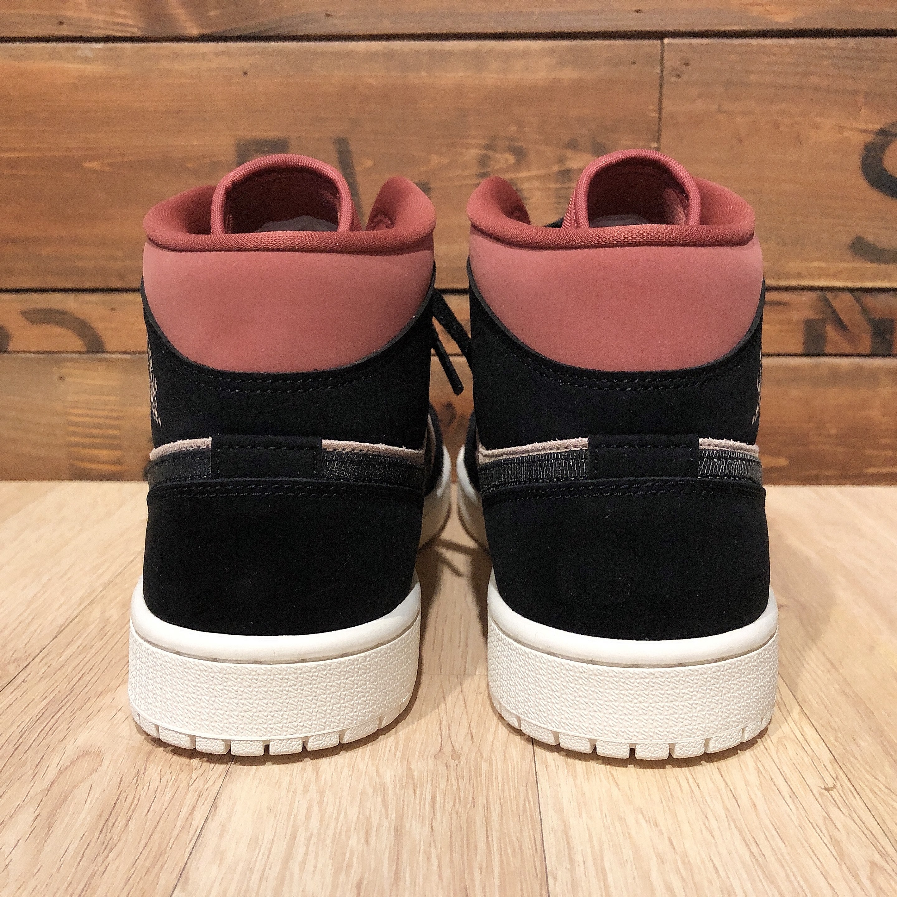 (W) Jordan 1 Mid Burgundy Dusty Pink 착용 스타일 - 3