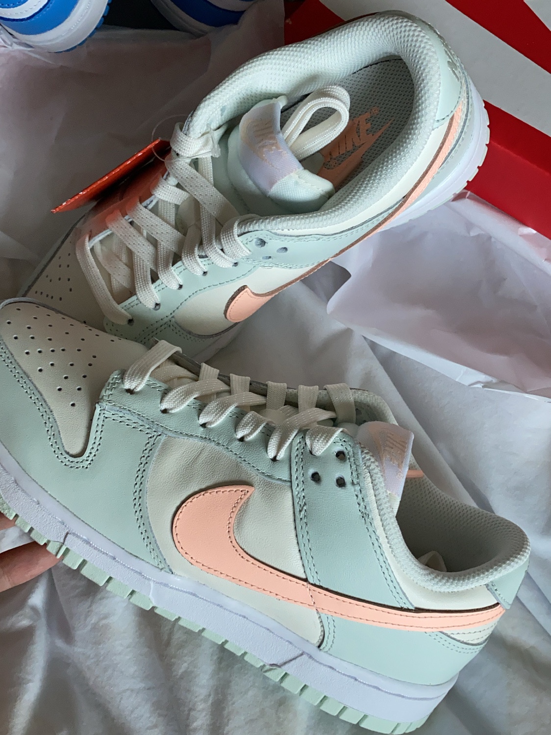 (W) Nike Dunk Low Barely Green 착용 스타일 - 2
