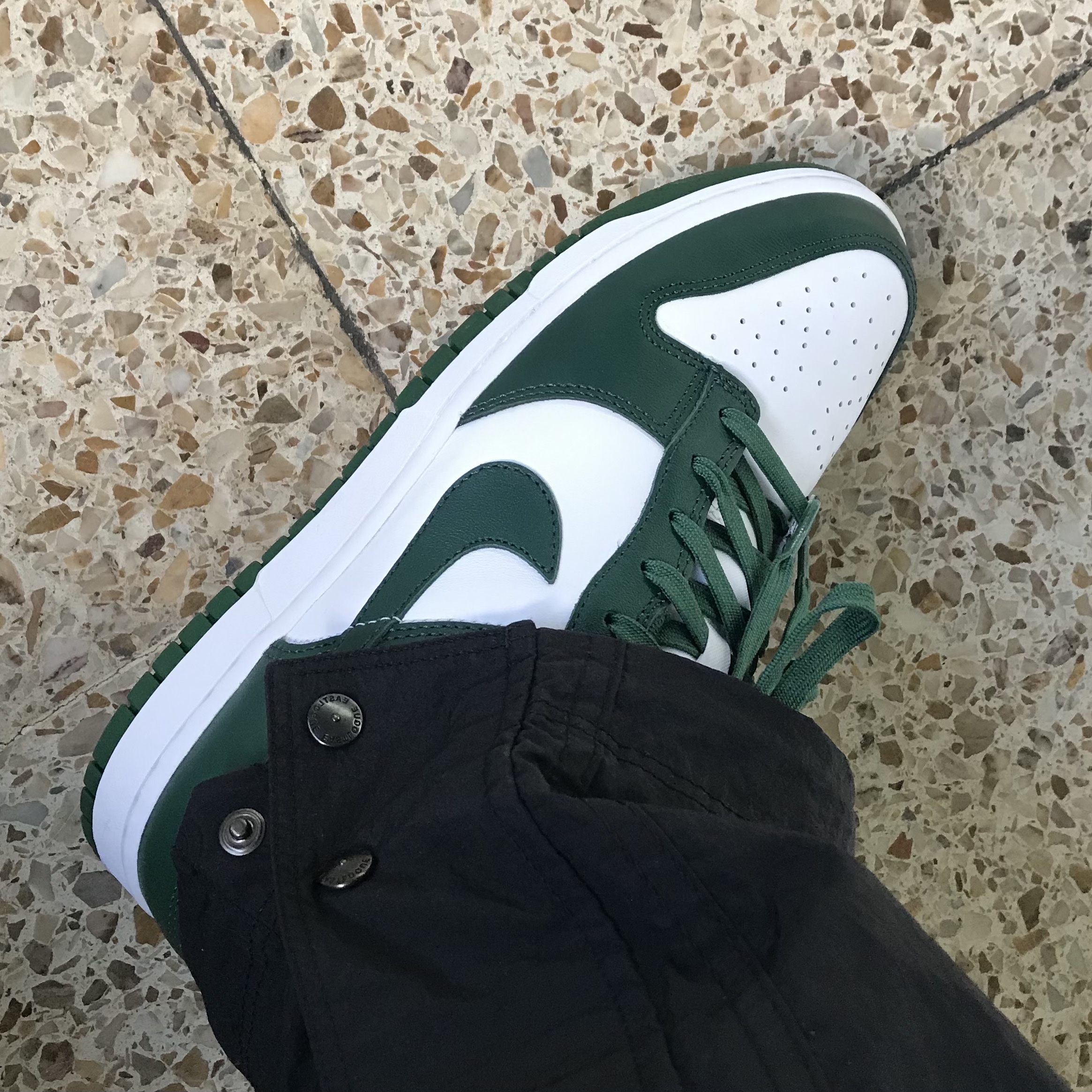 Nike Dunk Low Retro Varsity Green 착용 스타일