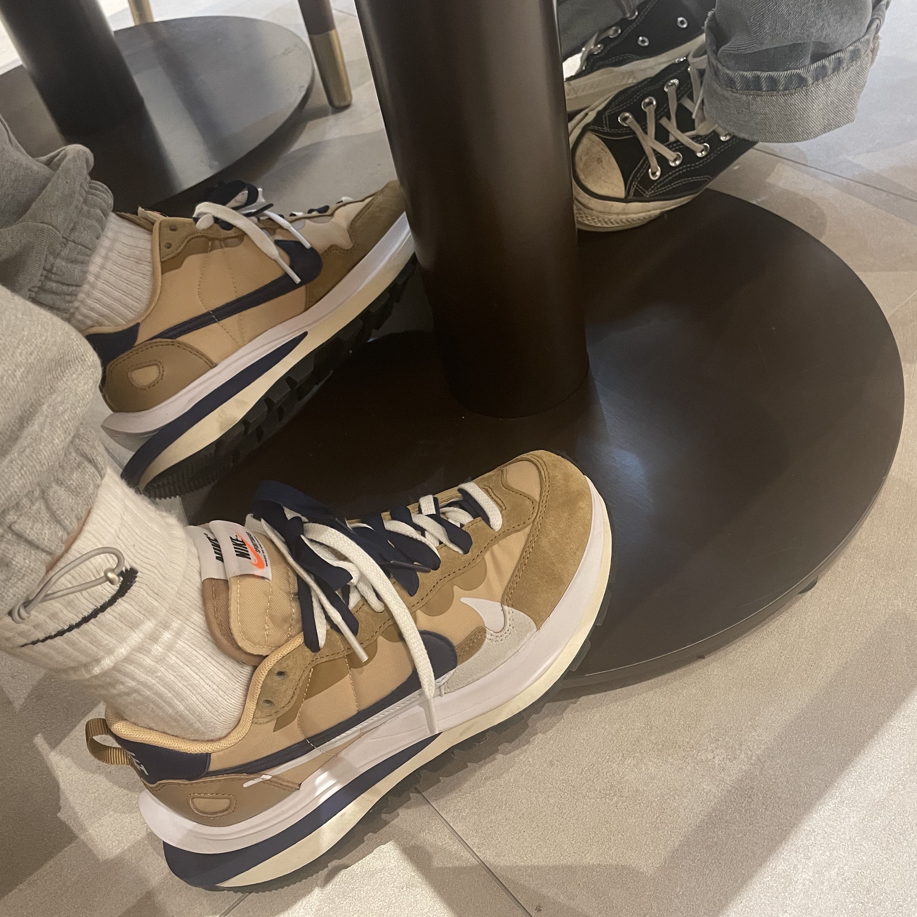 Nike x Sacai VaporWaffle Sesame and Blue Void 착용 스타일