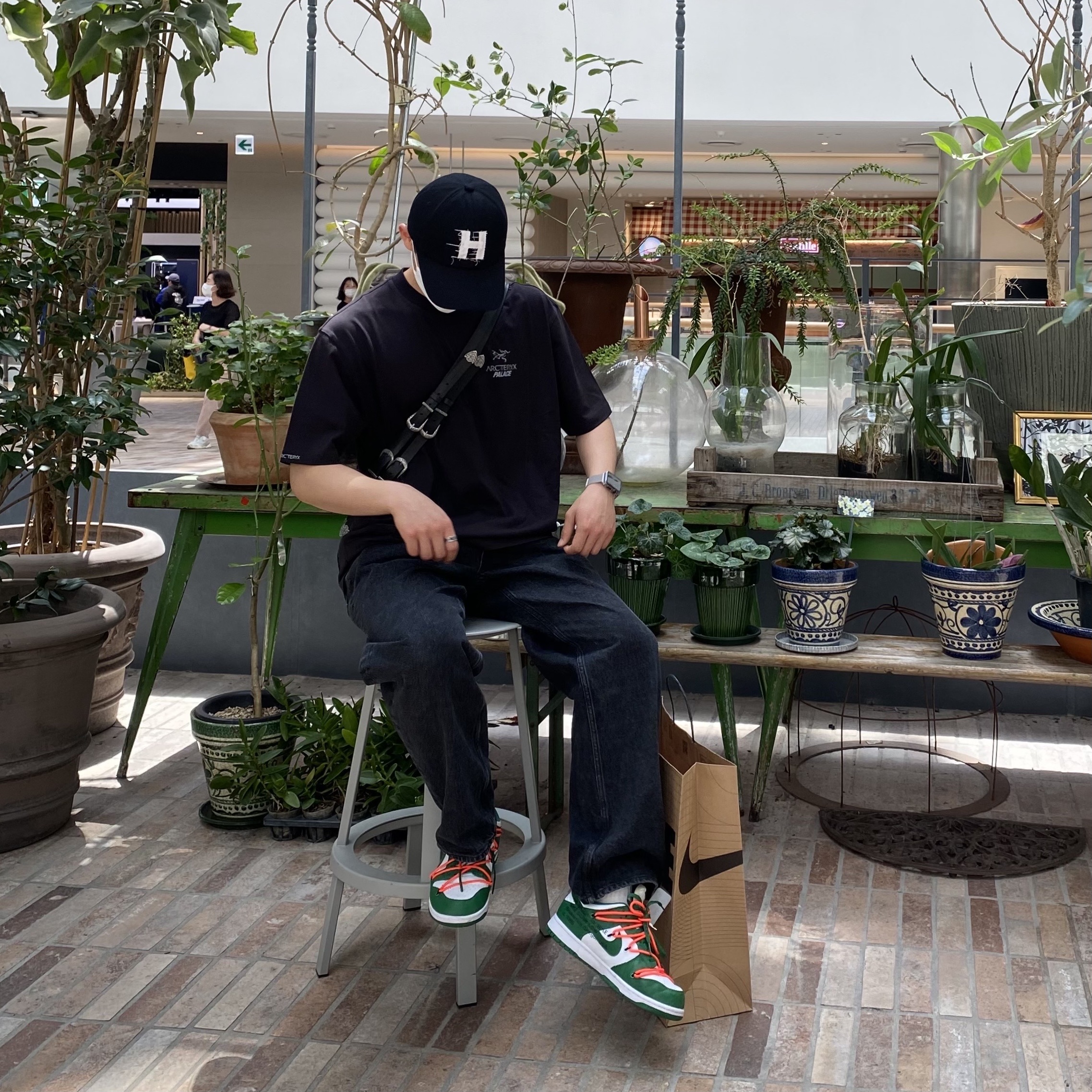 Nike x Off-White Dunk Low Pine Green, Palace x Arc'teryx T-Shirt Black - 20FW 착용 스타일