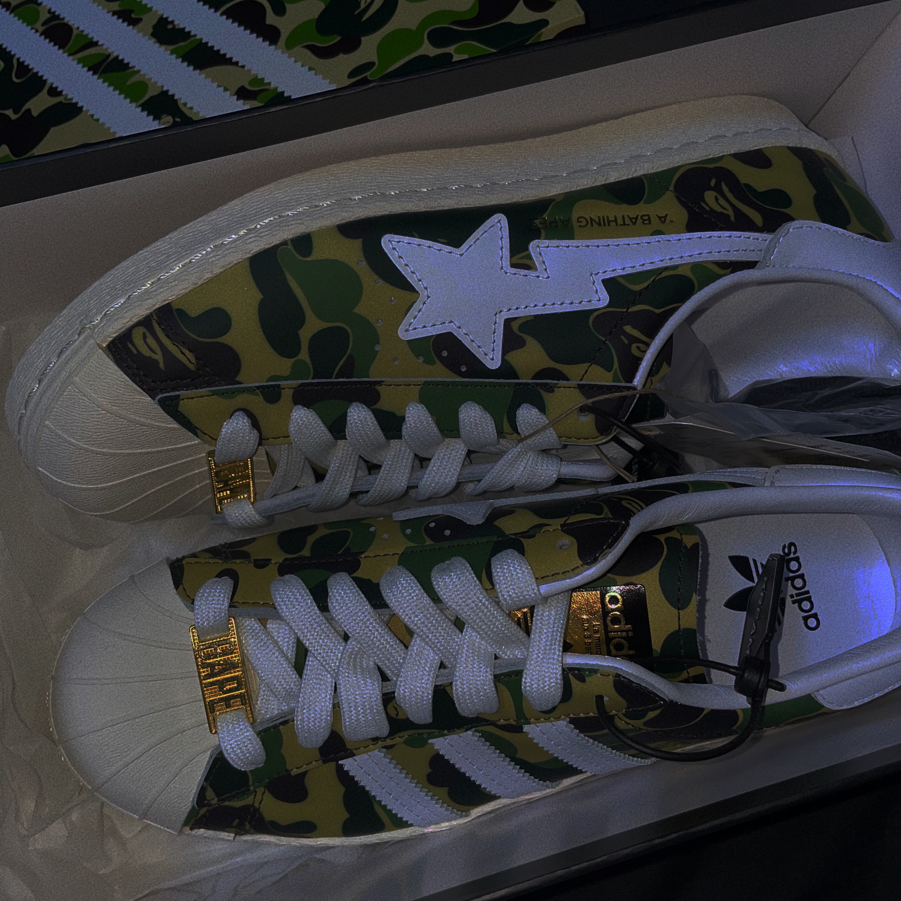 Adidas x BAPE Superstar 80s Green Camo 착용 스타일