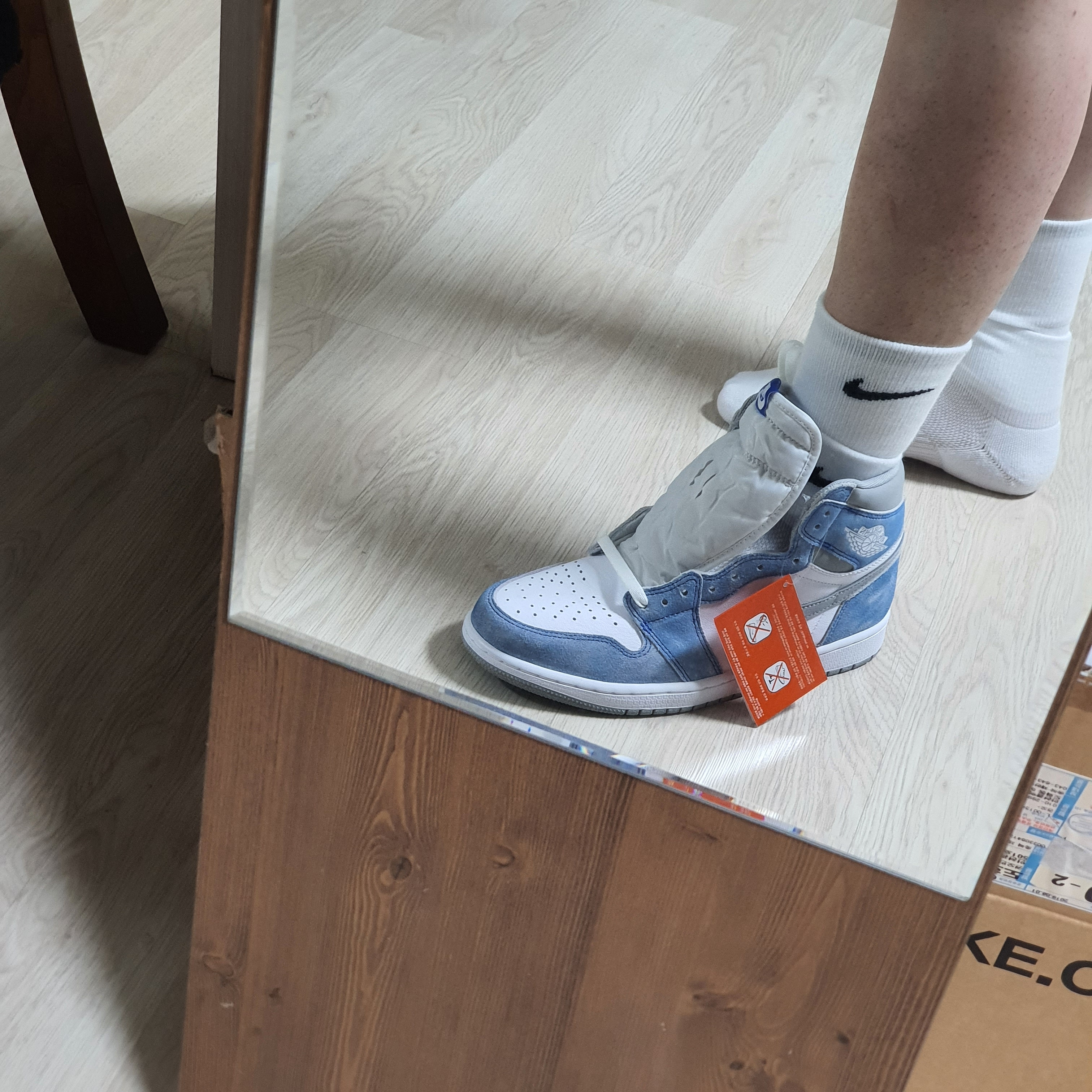 Nike x Matthew M Williams NRG Socks White, Jordan 1 Retro High OG Hyper Royal 착용 스타일 - 2