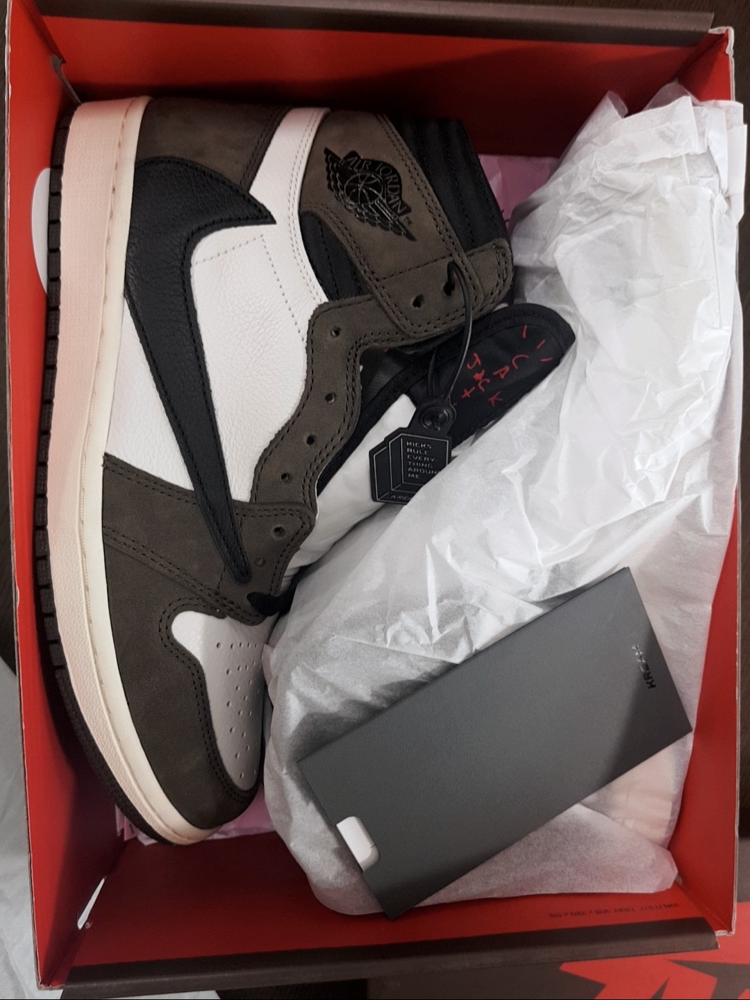 Jordan 1 x Travis Scott Retro High OG SP Mocha 착용 스타일 - 2
