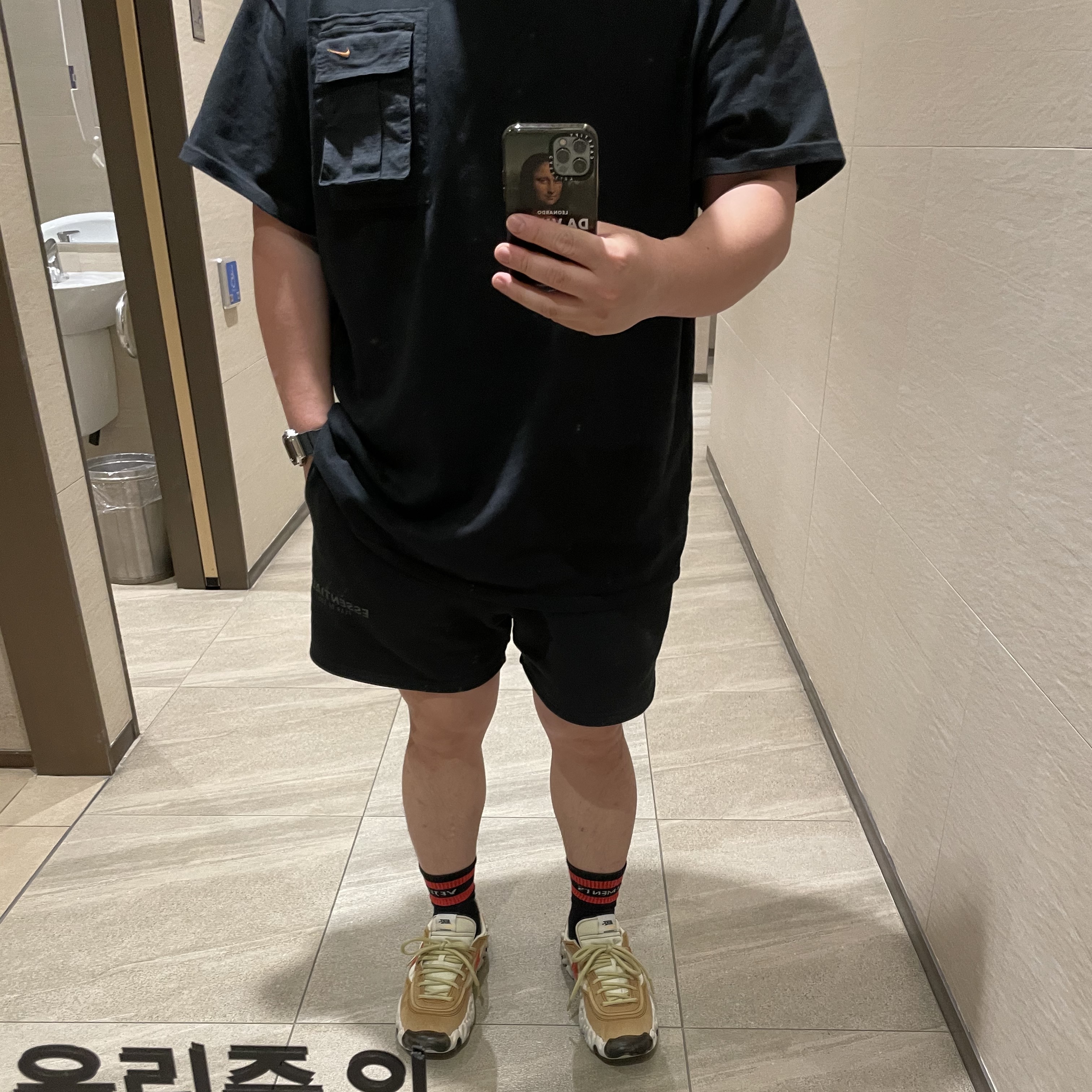 Nike Overbreak SP Fossil, Nike x Travis Scott NRG AG T-Shirt Black 착용 스타일