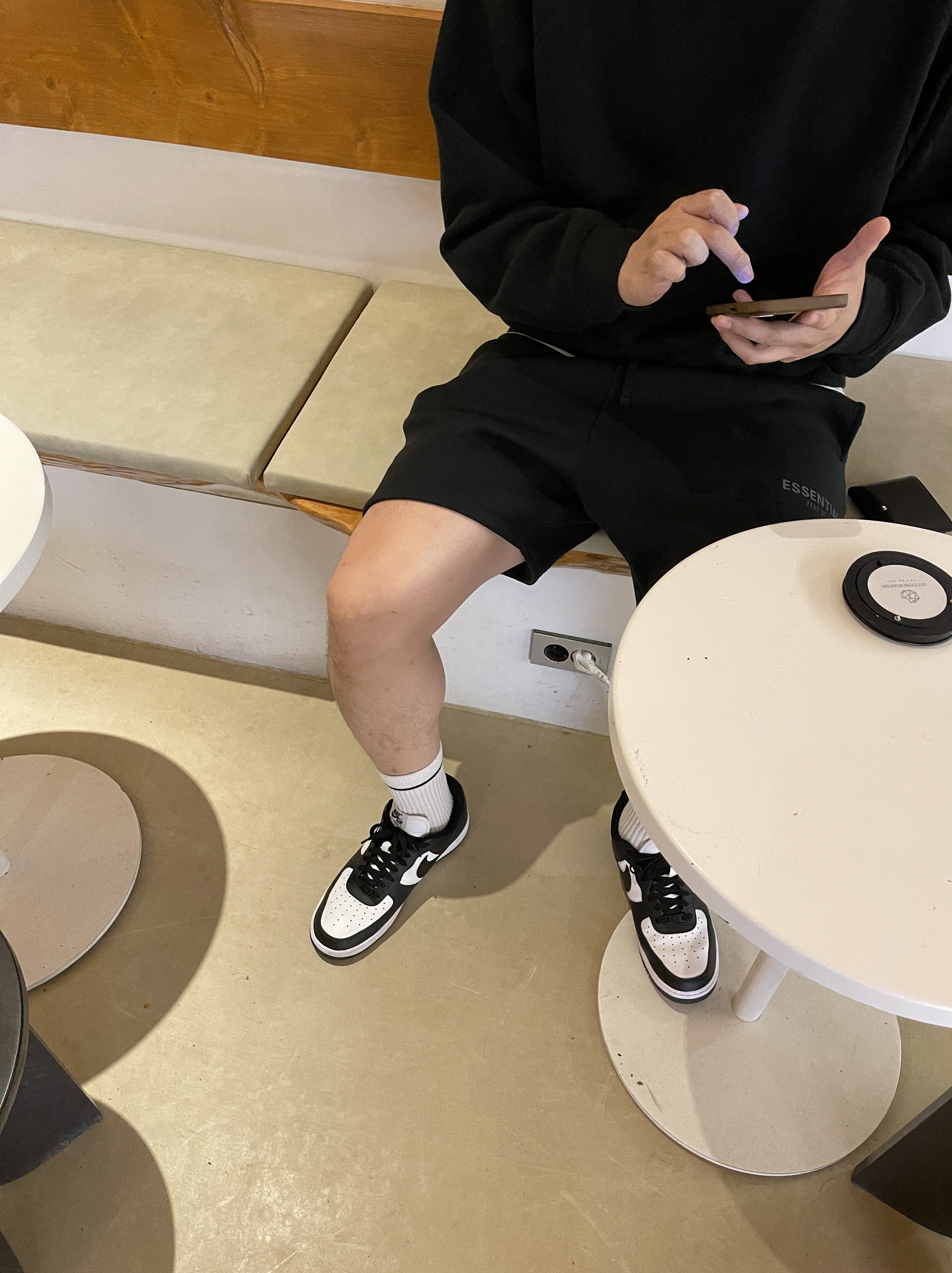 Essentials Sweatshorts Black - 21SS, Essentials Pull-Over Crewneck Sweatshirt Black - 21SS 착용 스타일 - 3