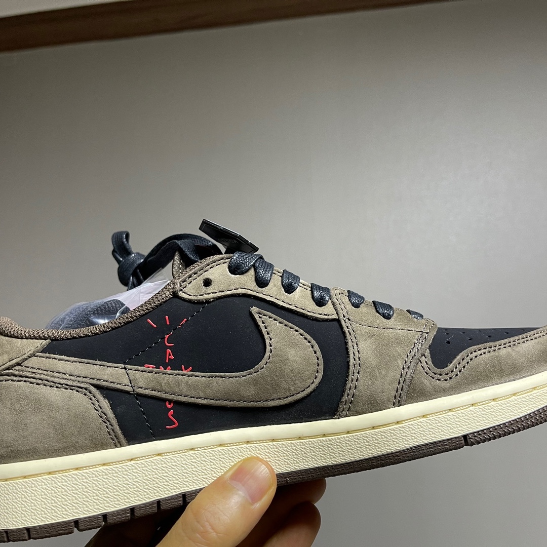 Jordan 1 x Travis Scott Retro Low OG SP Mocha 착용 스타일 - 3