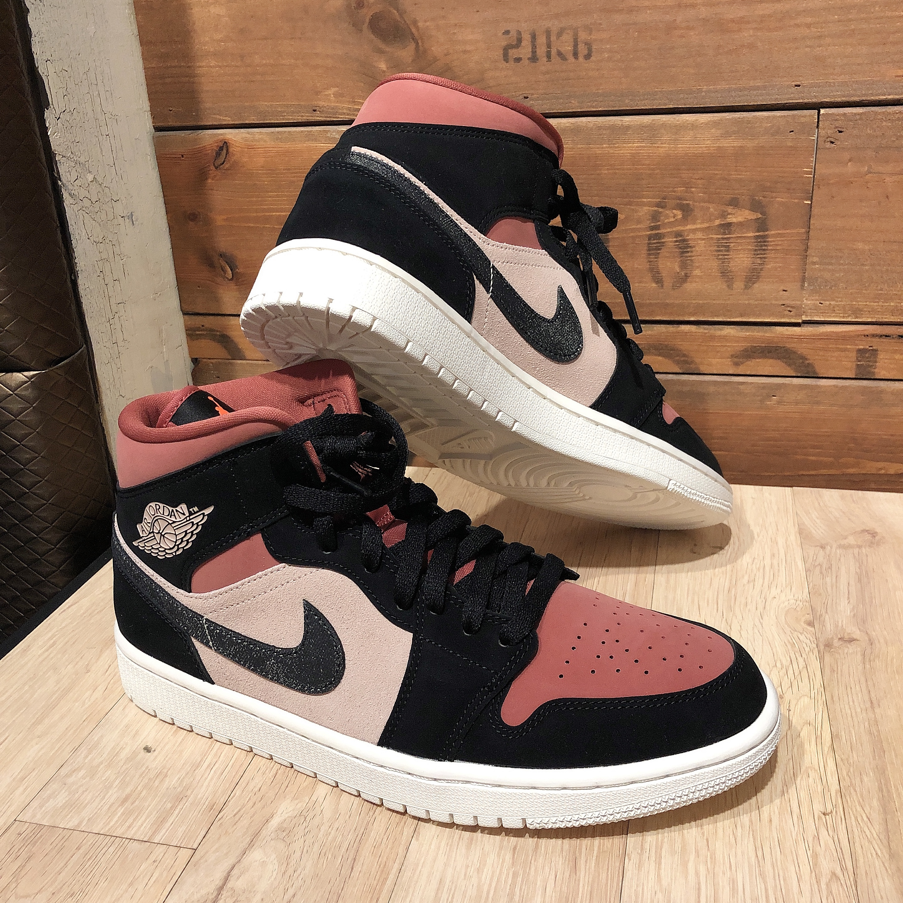 (W) Jordan 1 Mid Burgundy Dusty Pink 착용 스타일 - 4