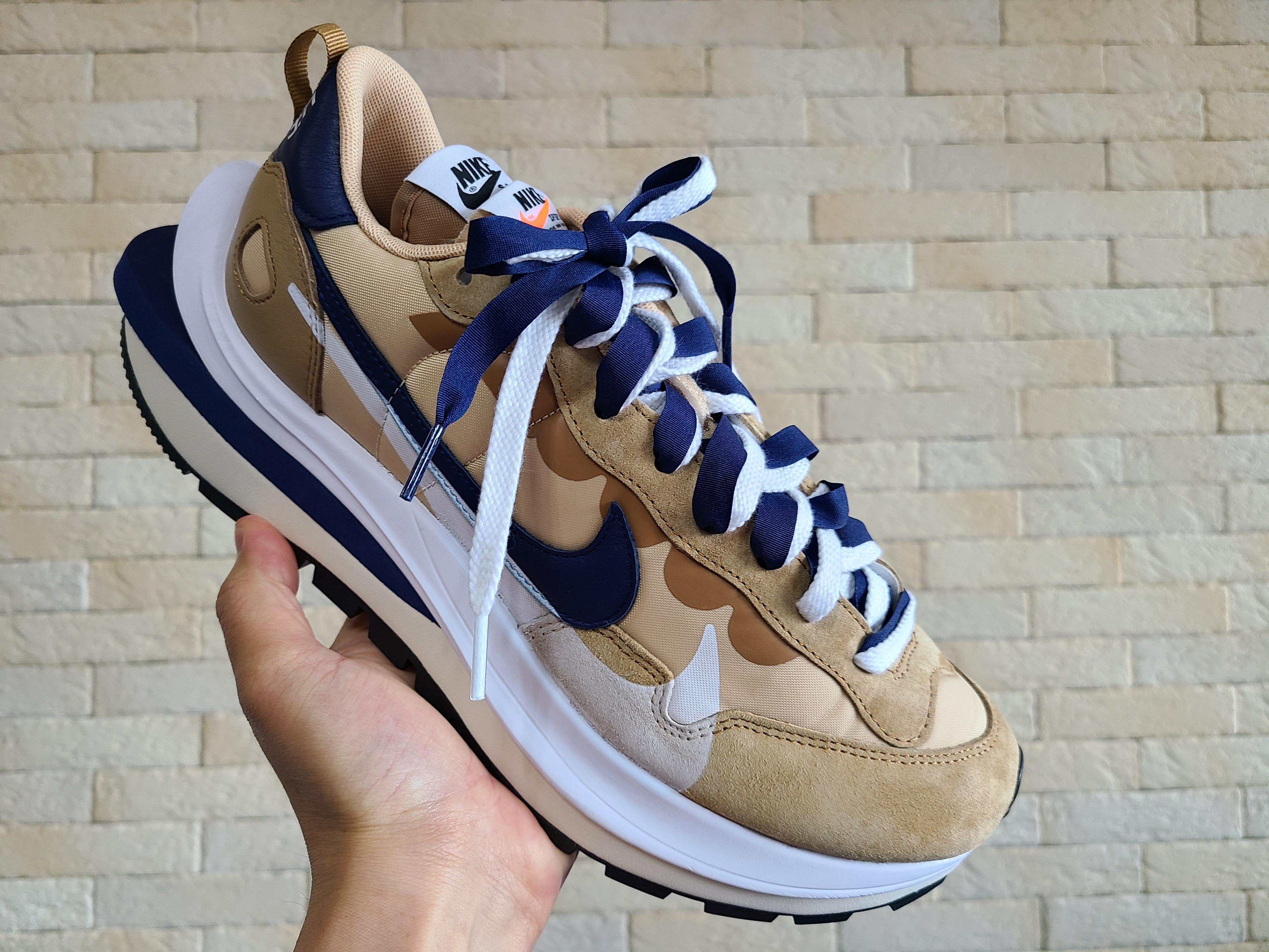 Nike x Sacai VaporWaffle Sesame and Blue Void 착용 스타일 - 5