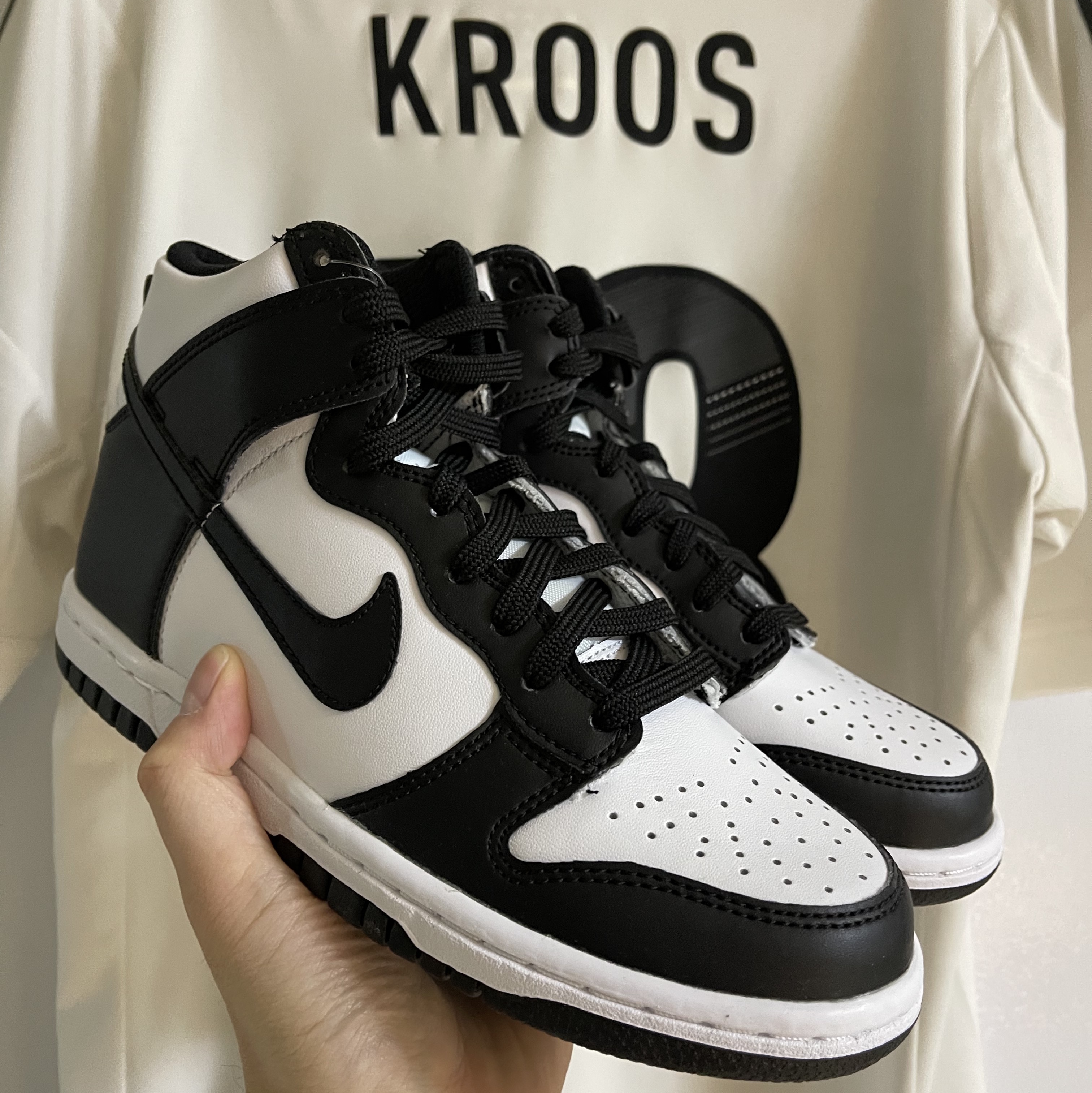 (GS) Nike Dunk High Black and White 착용 스타일 - 2
